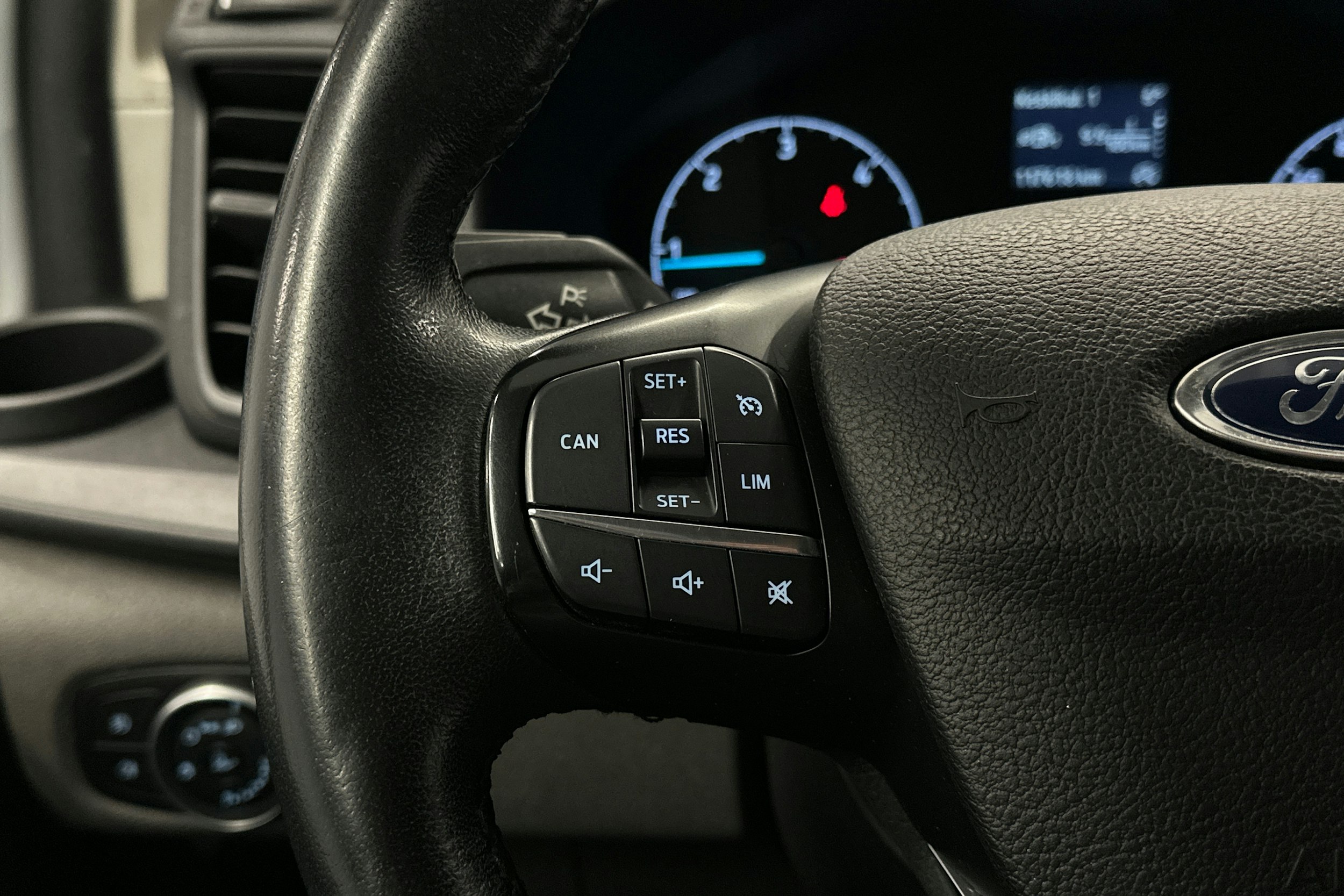 valkoinen Ford Transit Custom 2020 kuva 14.