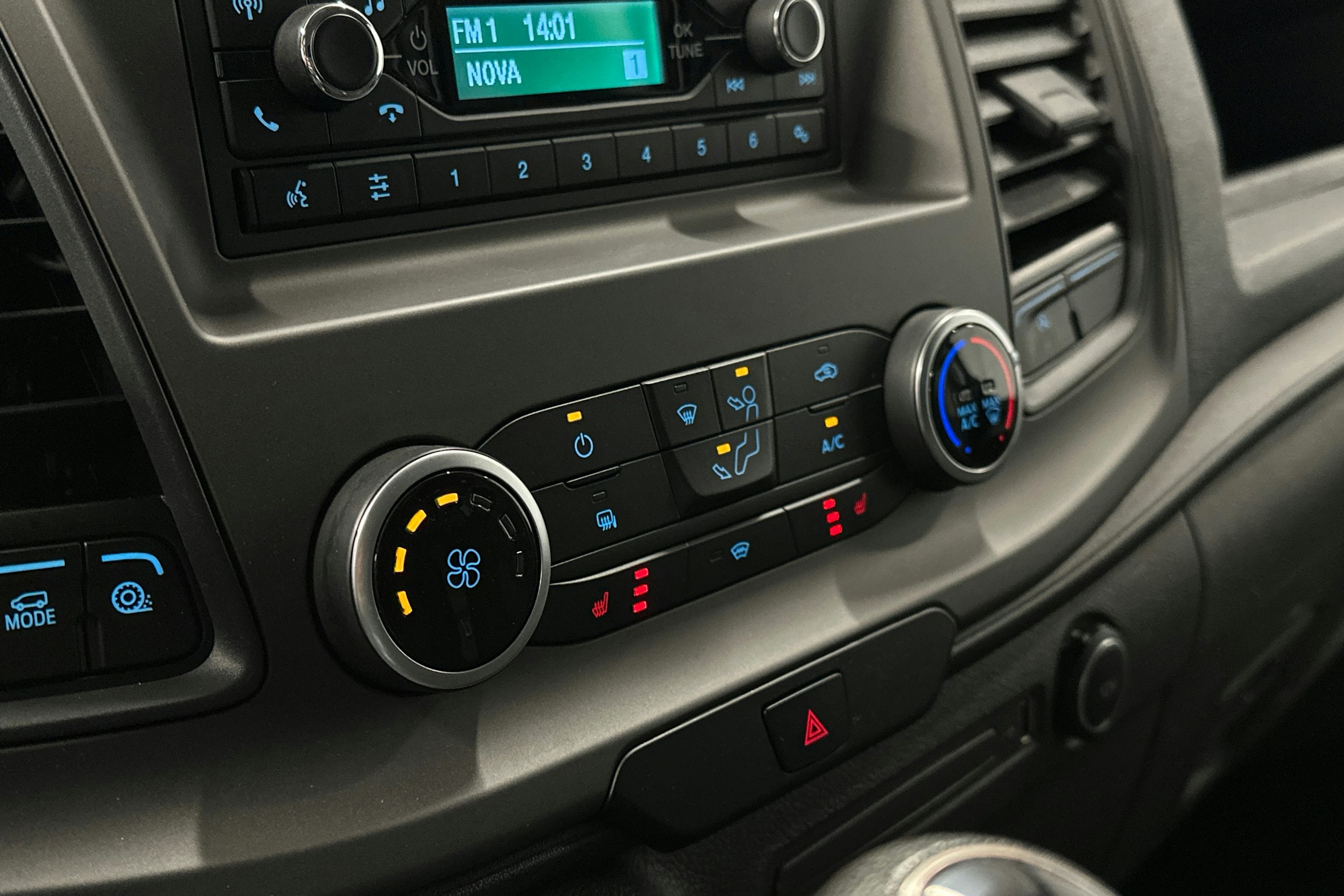 valkoinen Ford Transit Custom 2020 kuva 18.