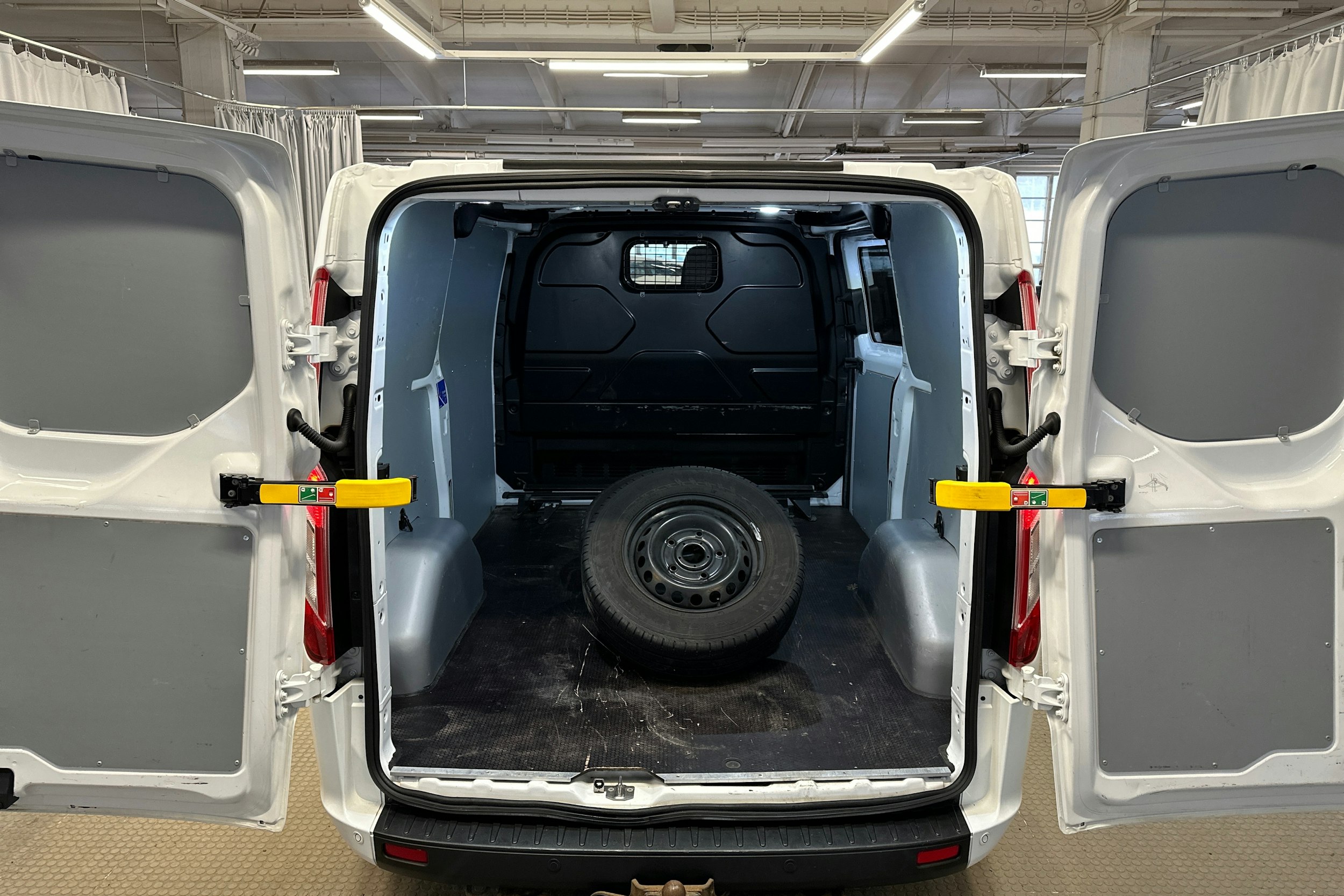 valkoinen Ford Transit Custom 2020 kuva 20.