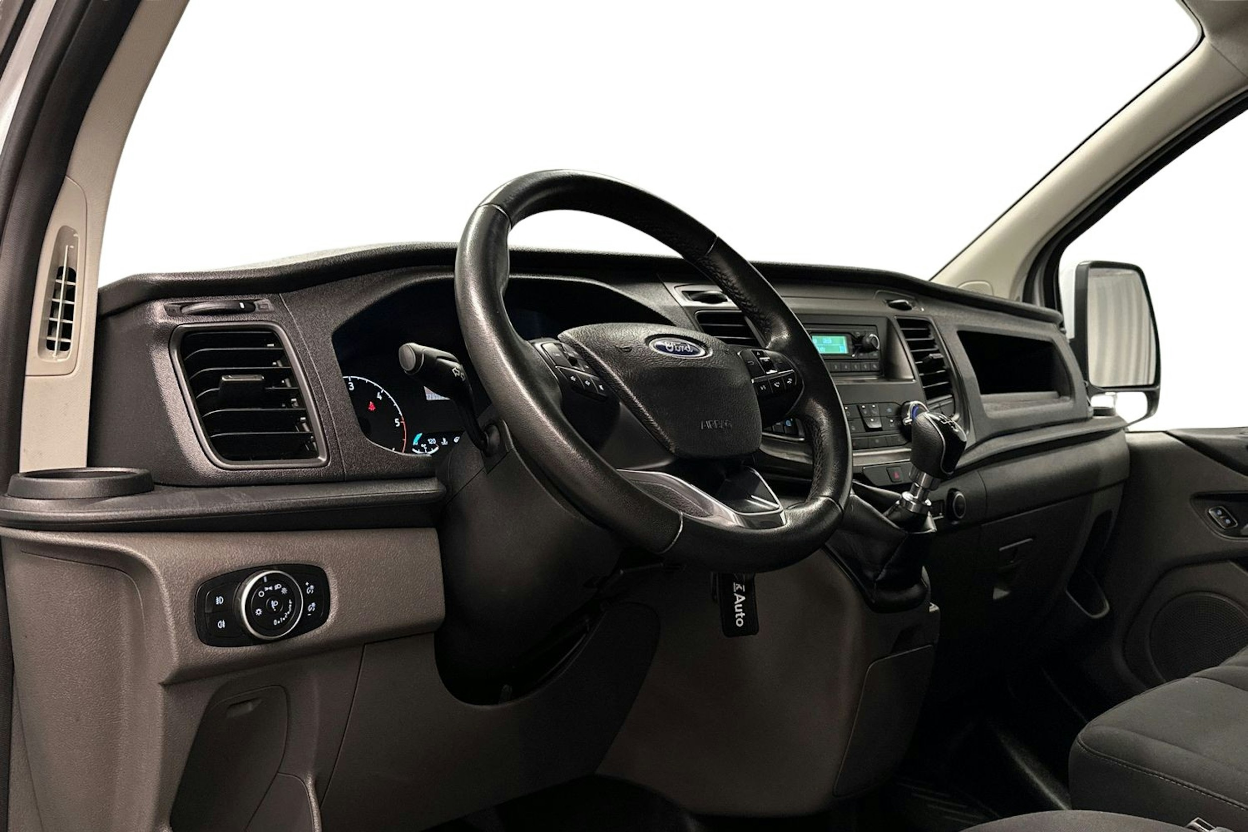 valkoinen Ford Transit Custom 2020 kuva 6.