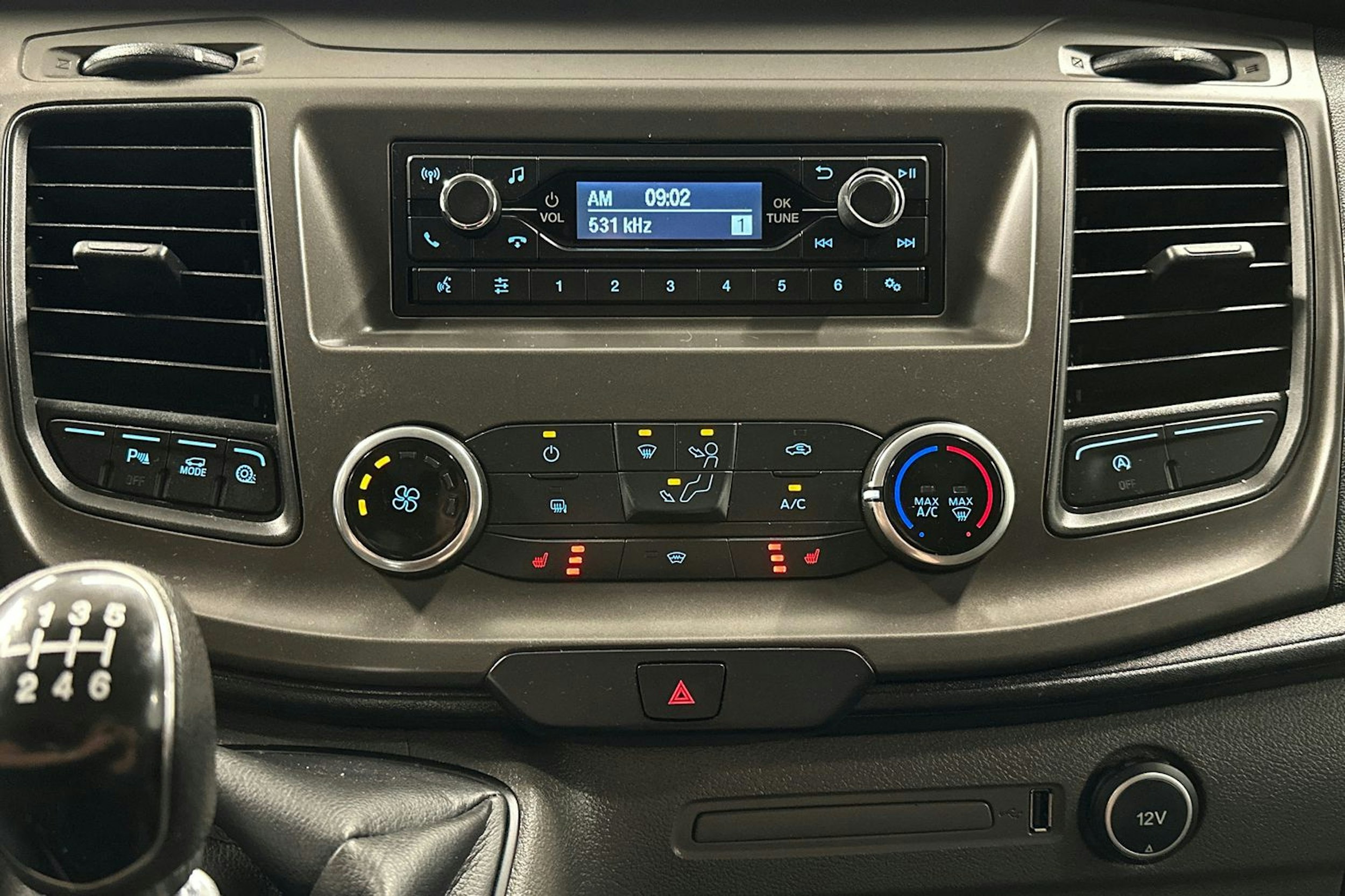 valkoinen Ford Transit Custom 2020 kuva 15.