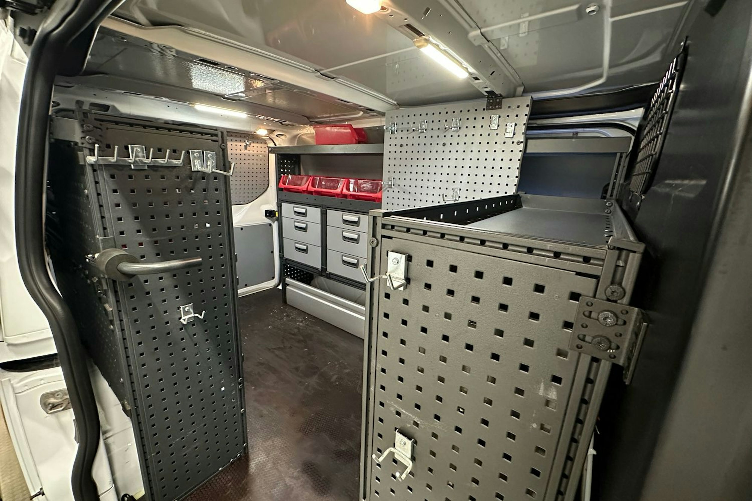 valkoinen Ford Transit Custom 2020 kuva 18.