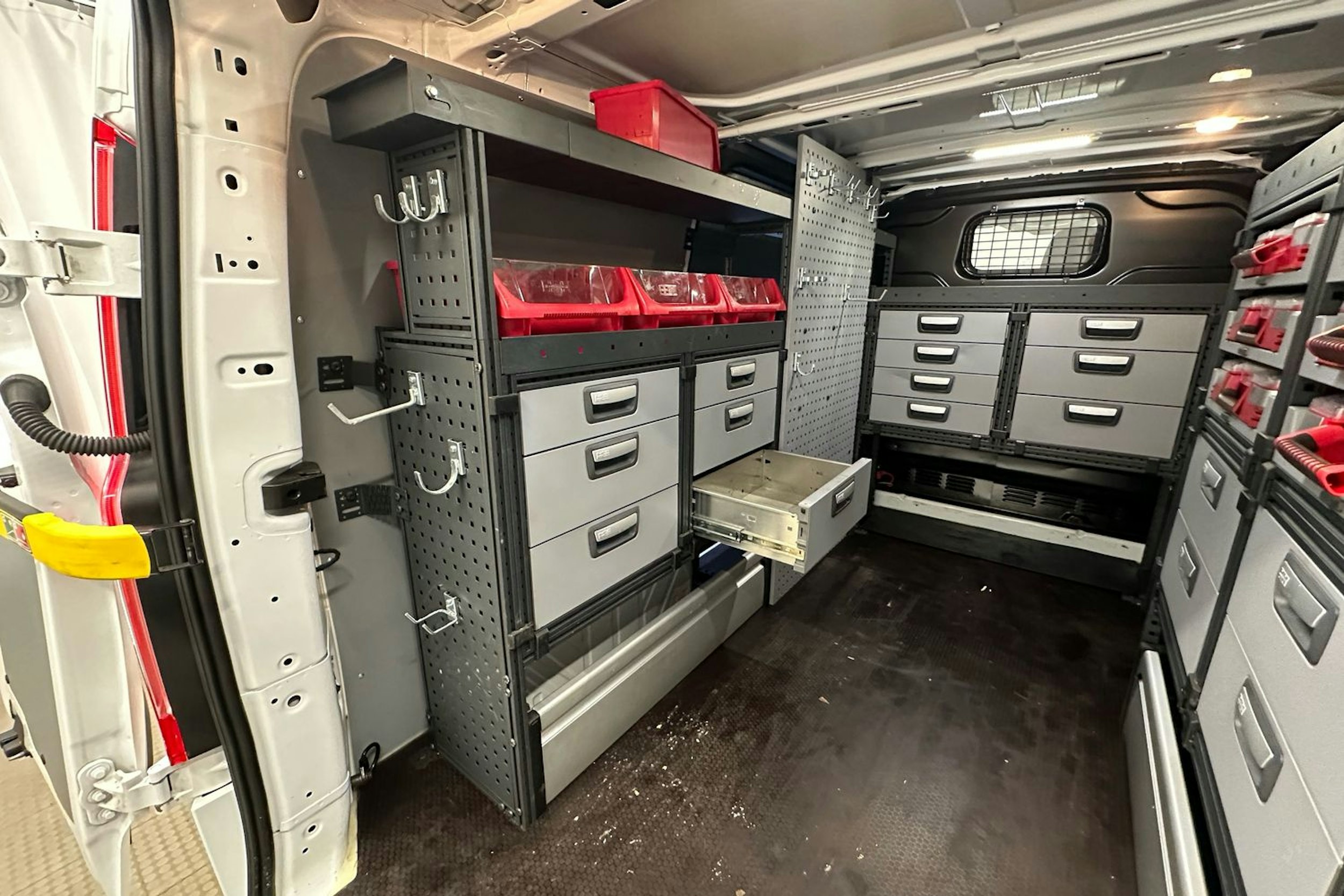 valkoinen Ford Transit Custom 2020 kuva 19.