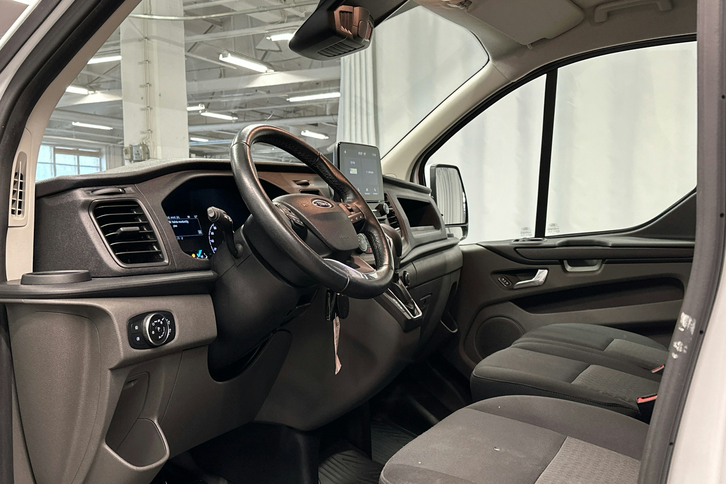 valkoinen Ford Transit Custom 2020 kuva 3.