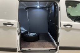 Valkoinen Ford Transit Custom 2020 kuva 13.