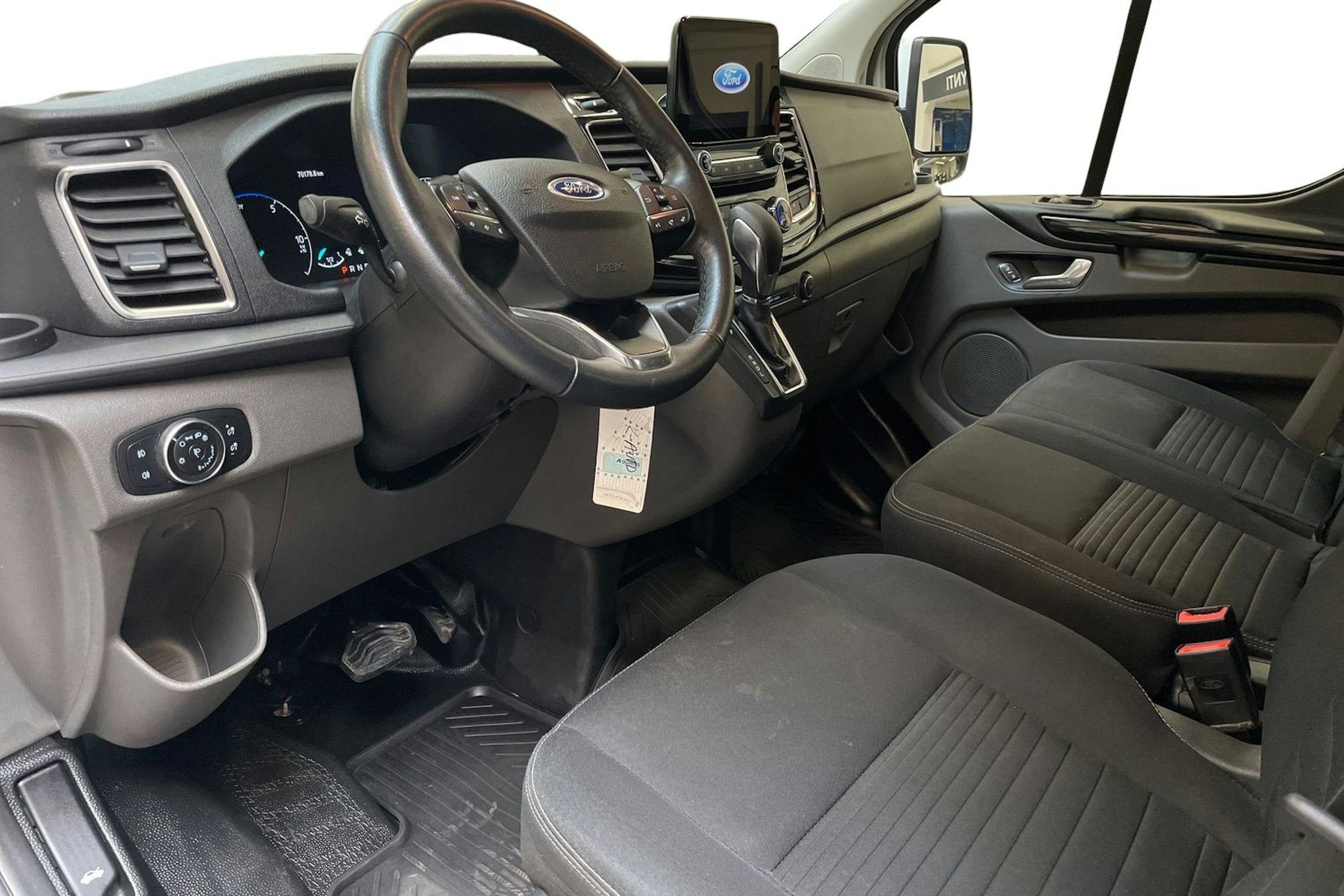 valkoinen Ford Transit Custom 2020 kuva 7.