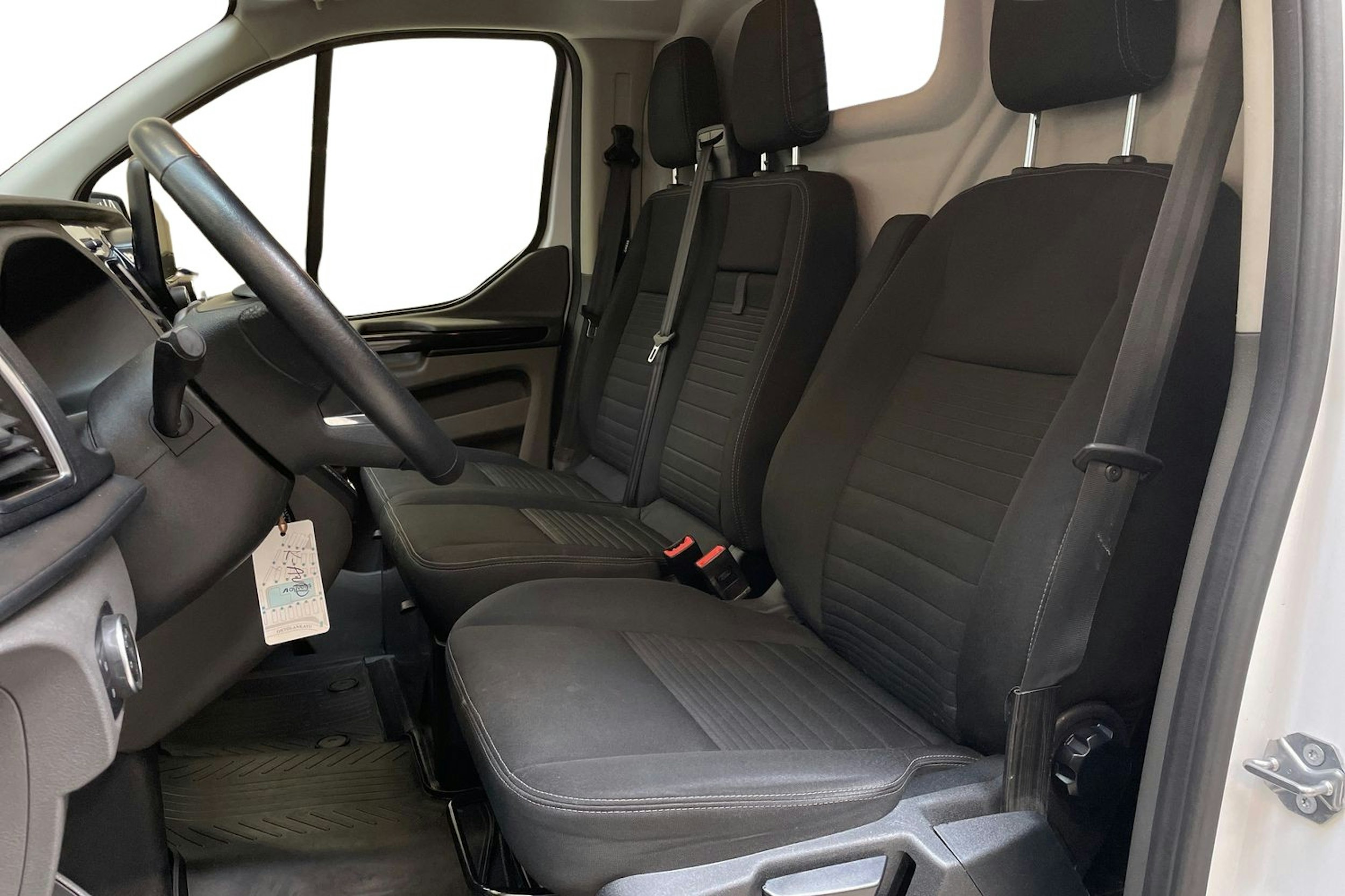 valkoinen Ford Transit Custom 2020 kuva 9.