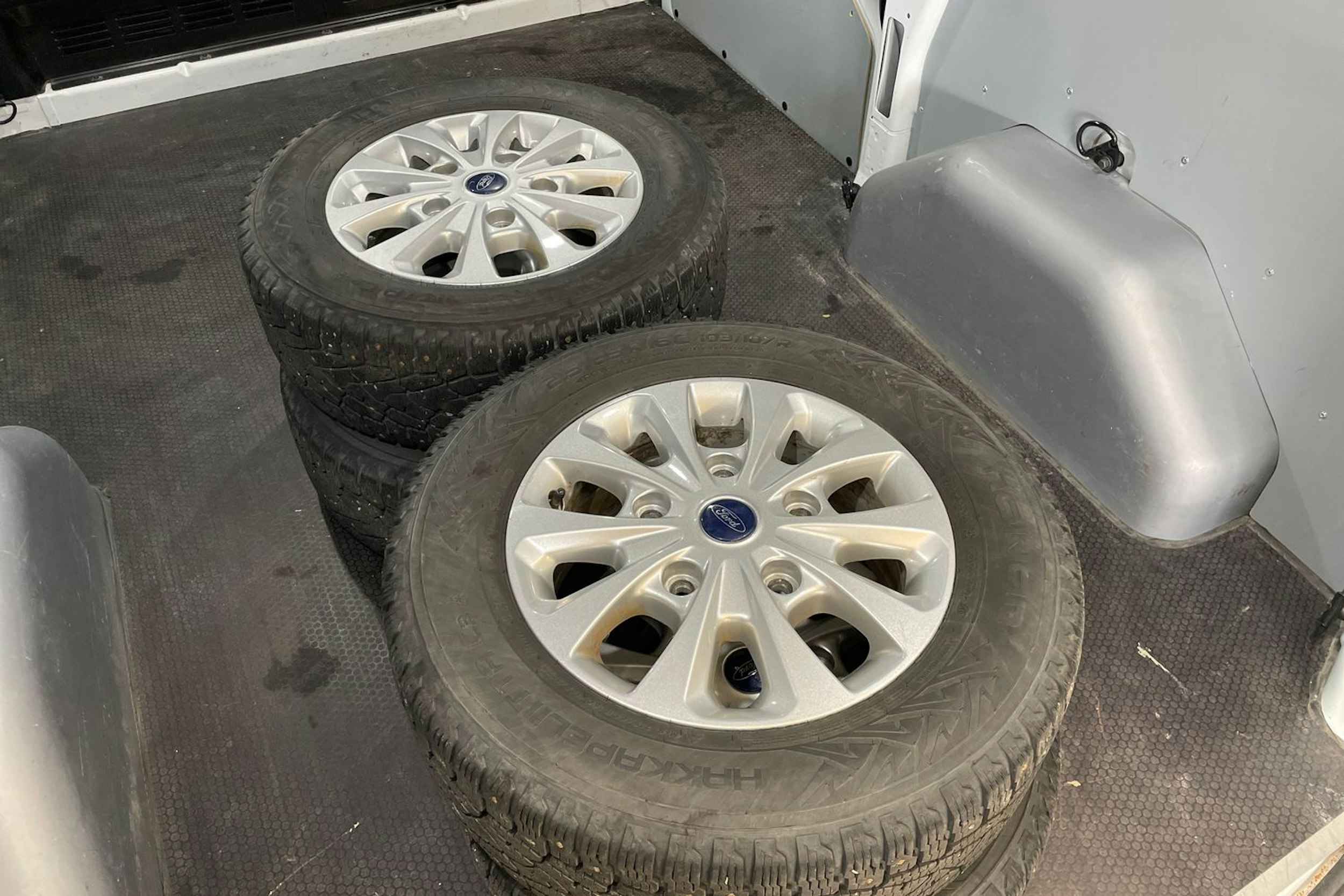 valkoinen Ford Transit Custom 2020 kuva 15.