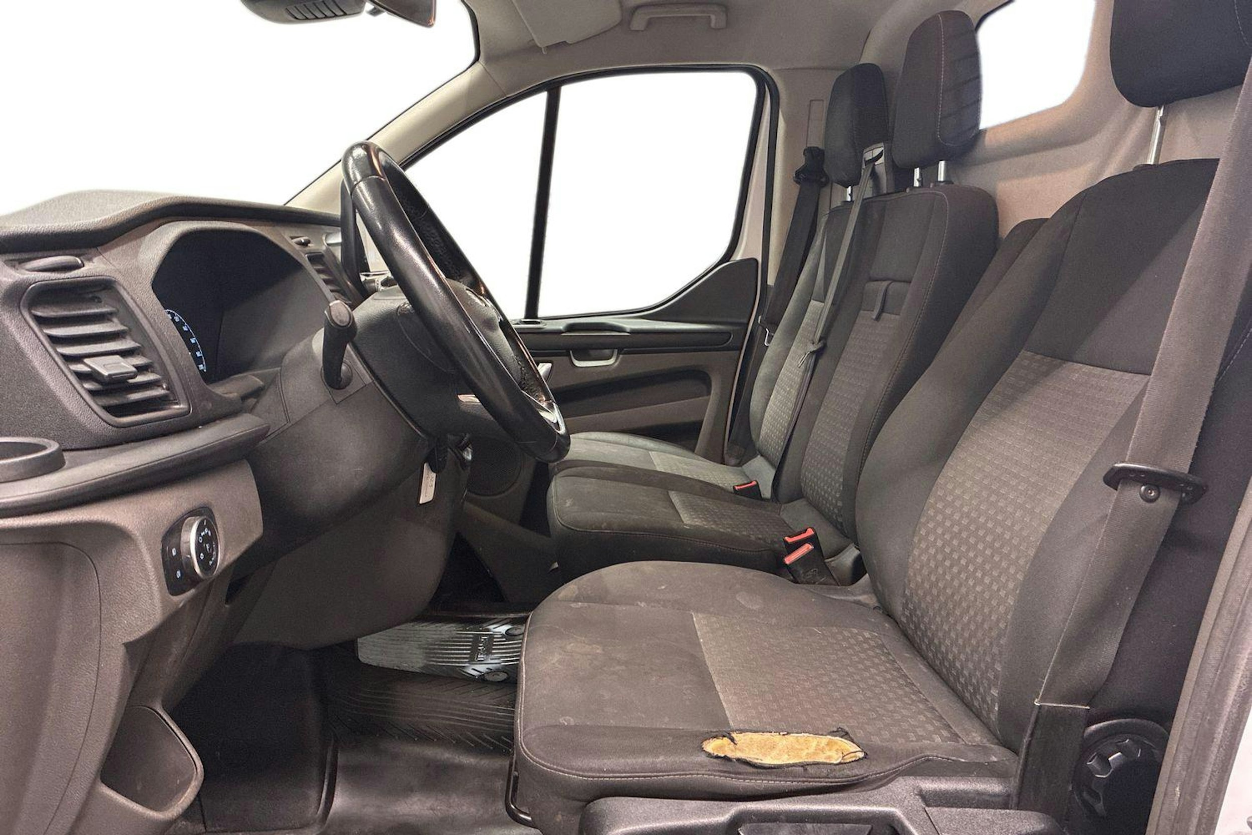 Valkoinen Ford Transit Custom 2020 kuva 6.