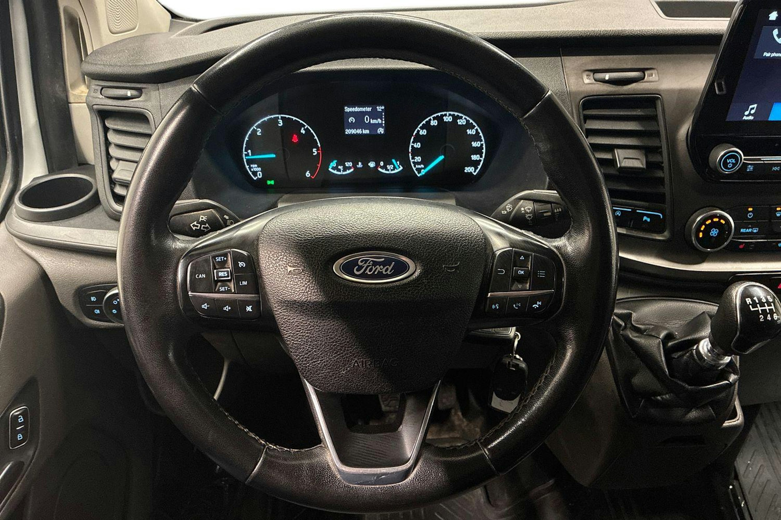 Valkoinen Ford Transit Custom 2020 kuva 7.