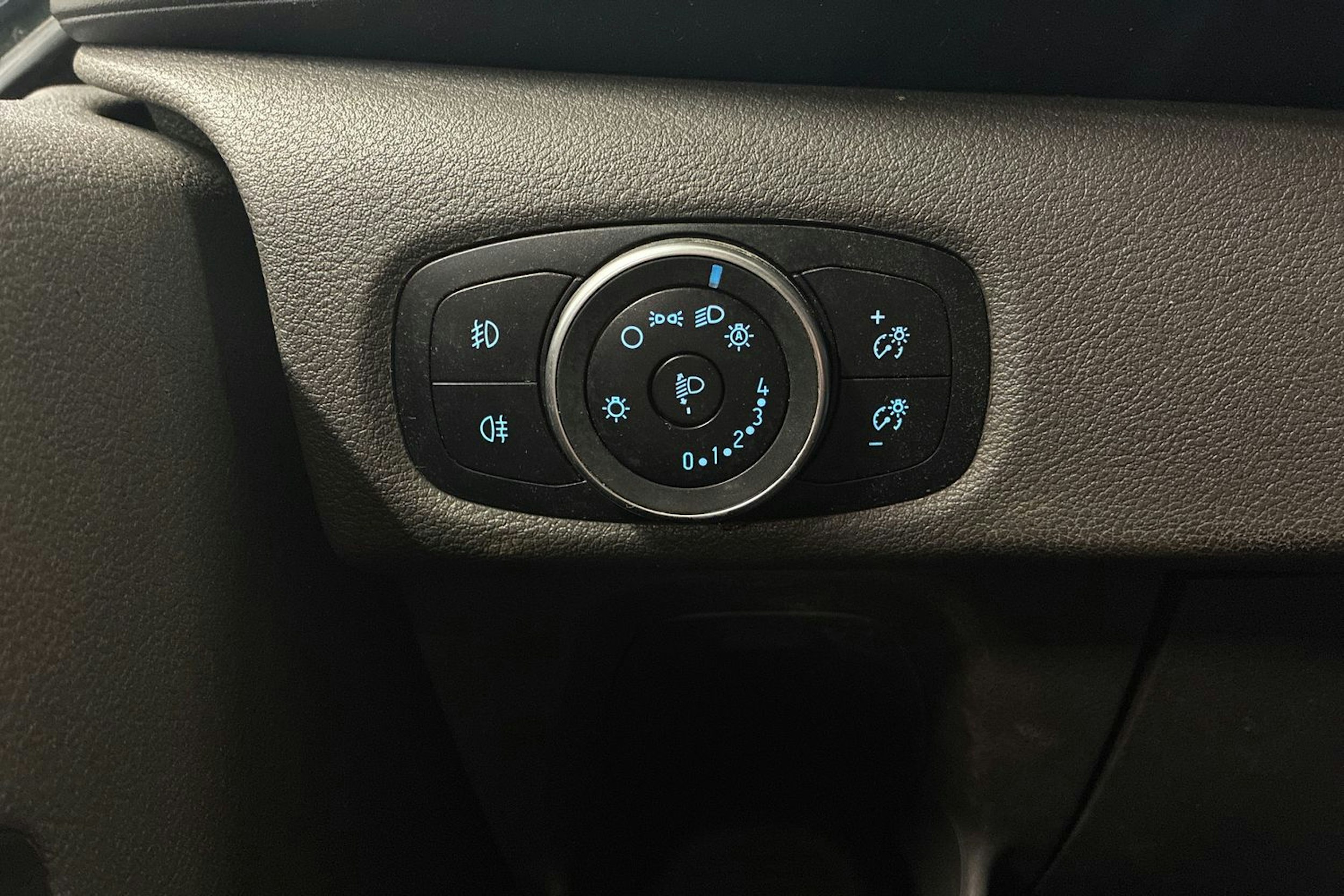 Valkoinen Ford Transit Custom 2020 kuva 12.