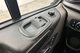 Valkoinen Ford Transit Custom 2020 kuva 13.