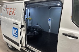 Valkoinen Ford Transit Custom 2020 kuva 14.