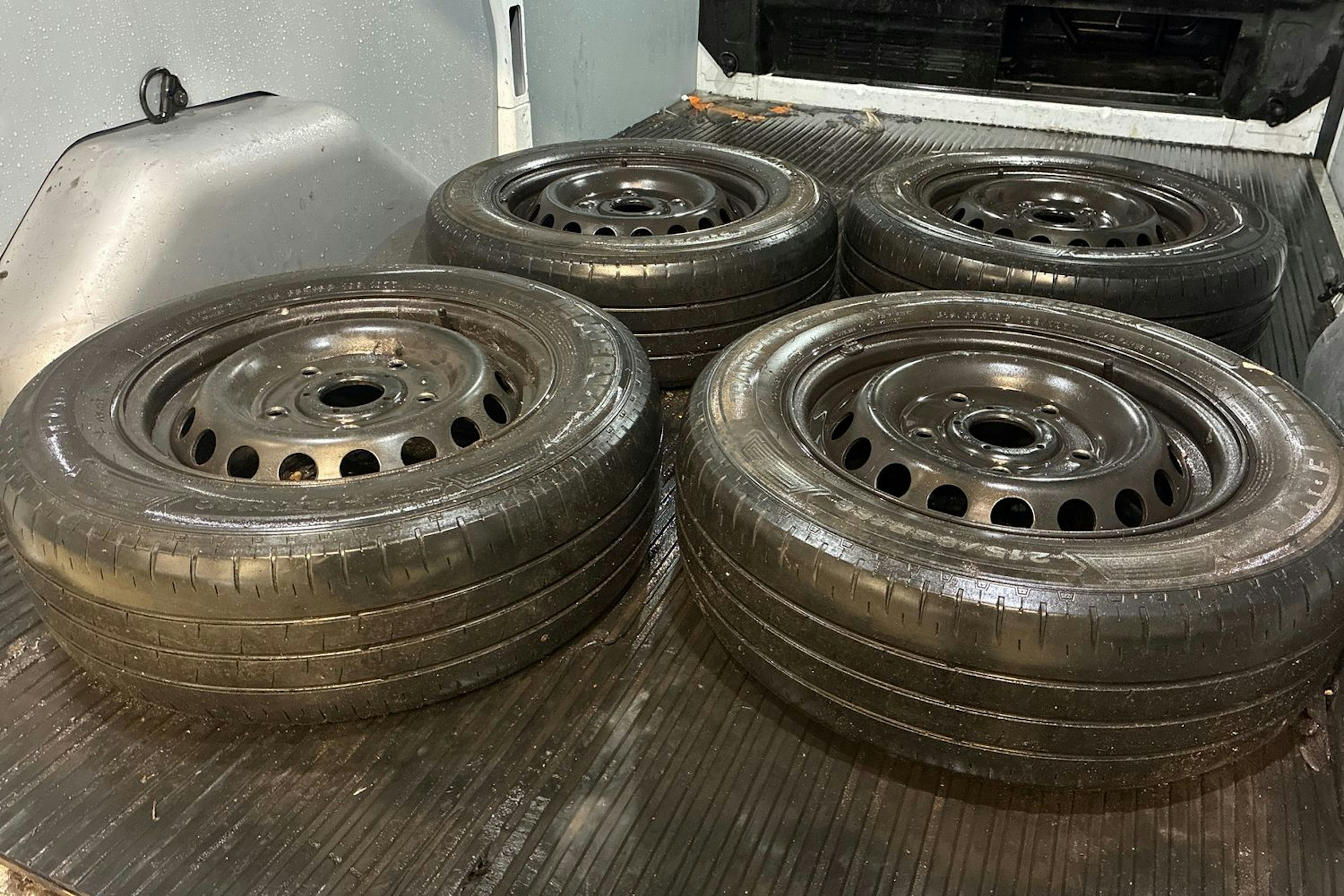 Valkoinen Ford Transit Custom 2020 kuva 16.