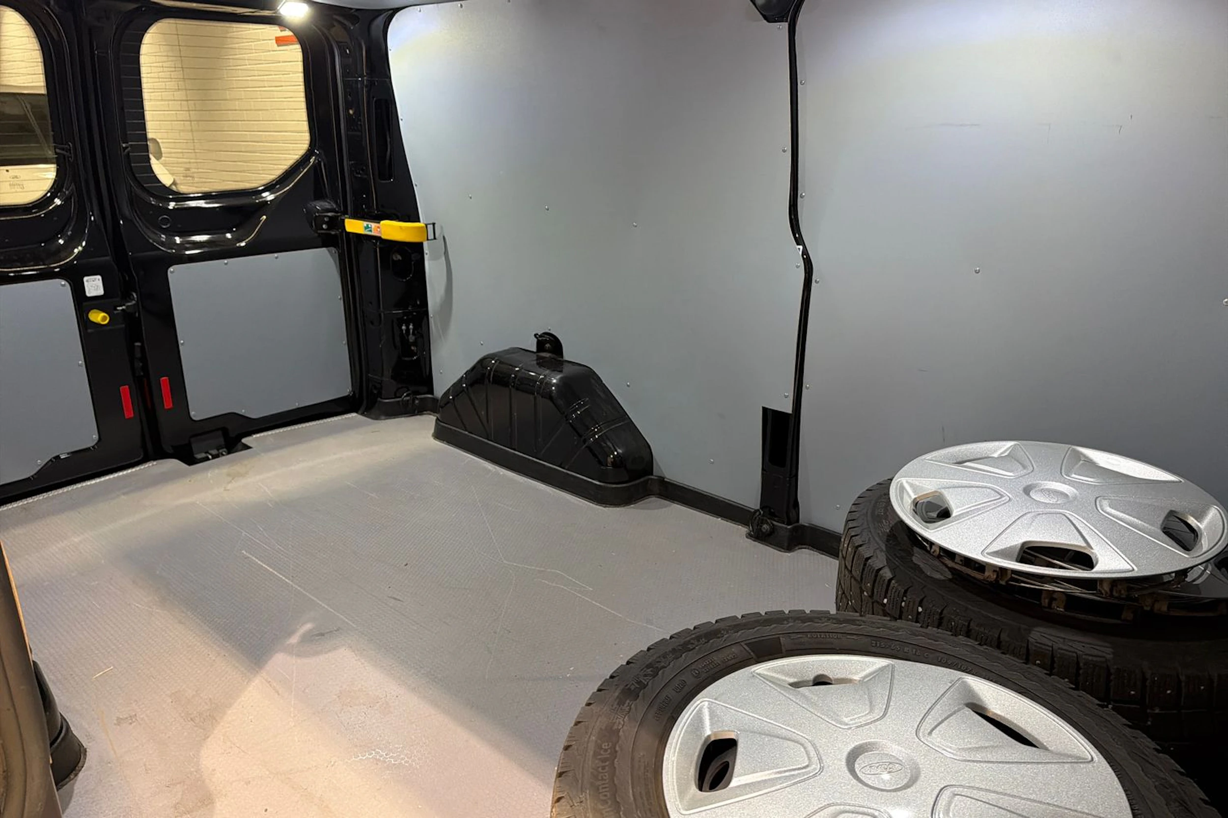 musta Ford Transit Custom 2020 kuva 24.