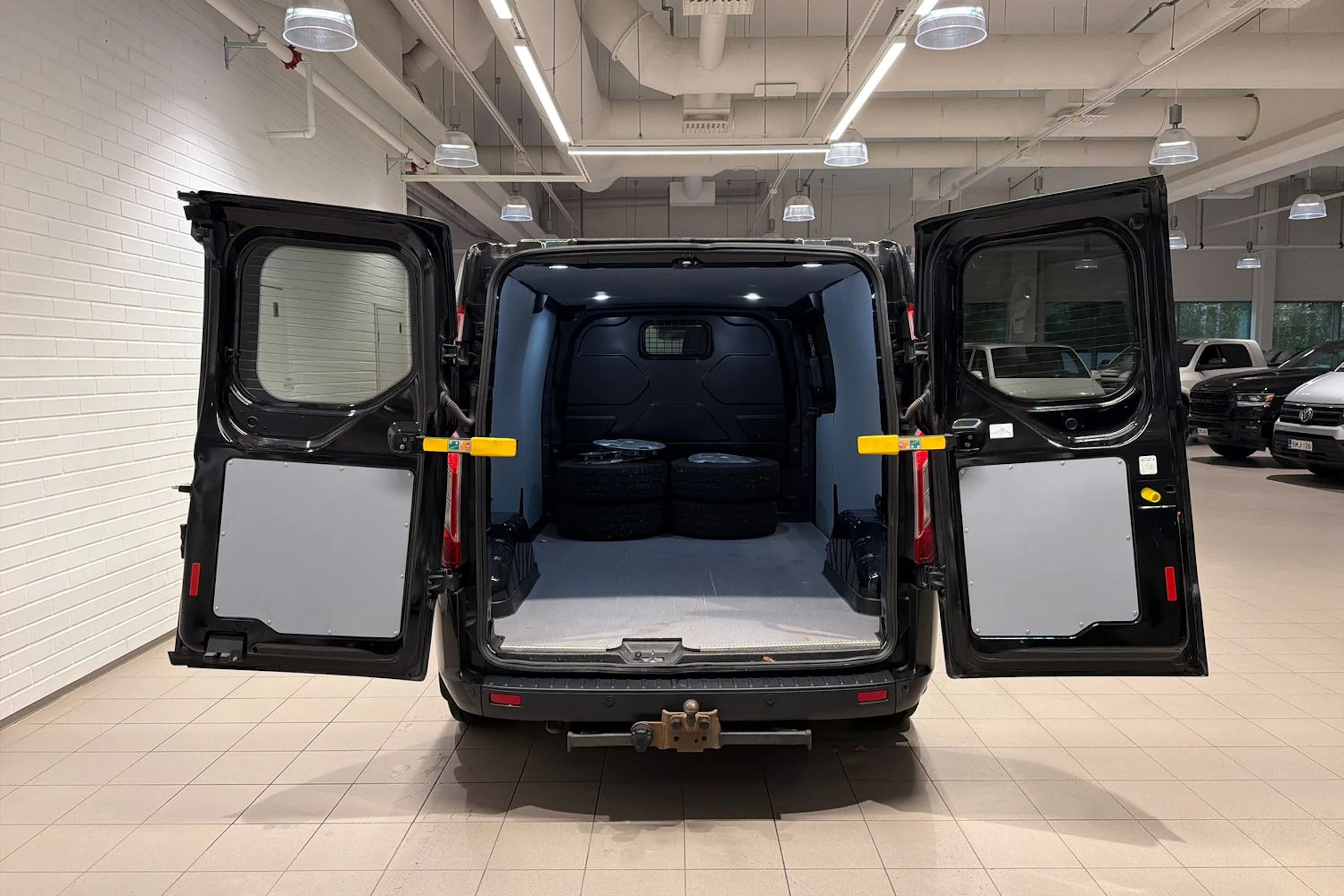 musta Ford Transit Custom 2020 kuva 26.
