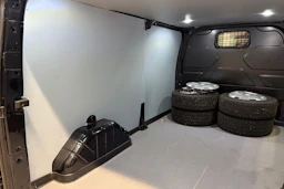 musta Ford Transit Custom 2020 kuva 27.