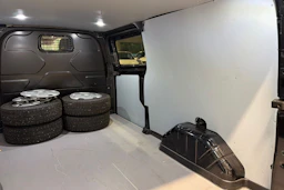 musta Ford Transit Custom 2020 kuva 28.