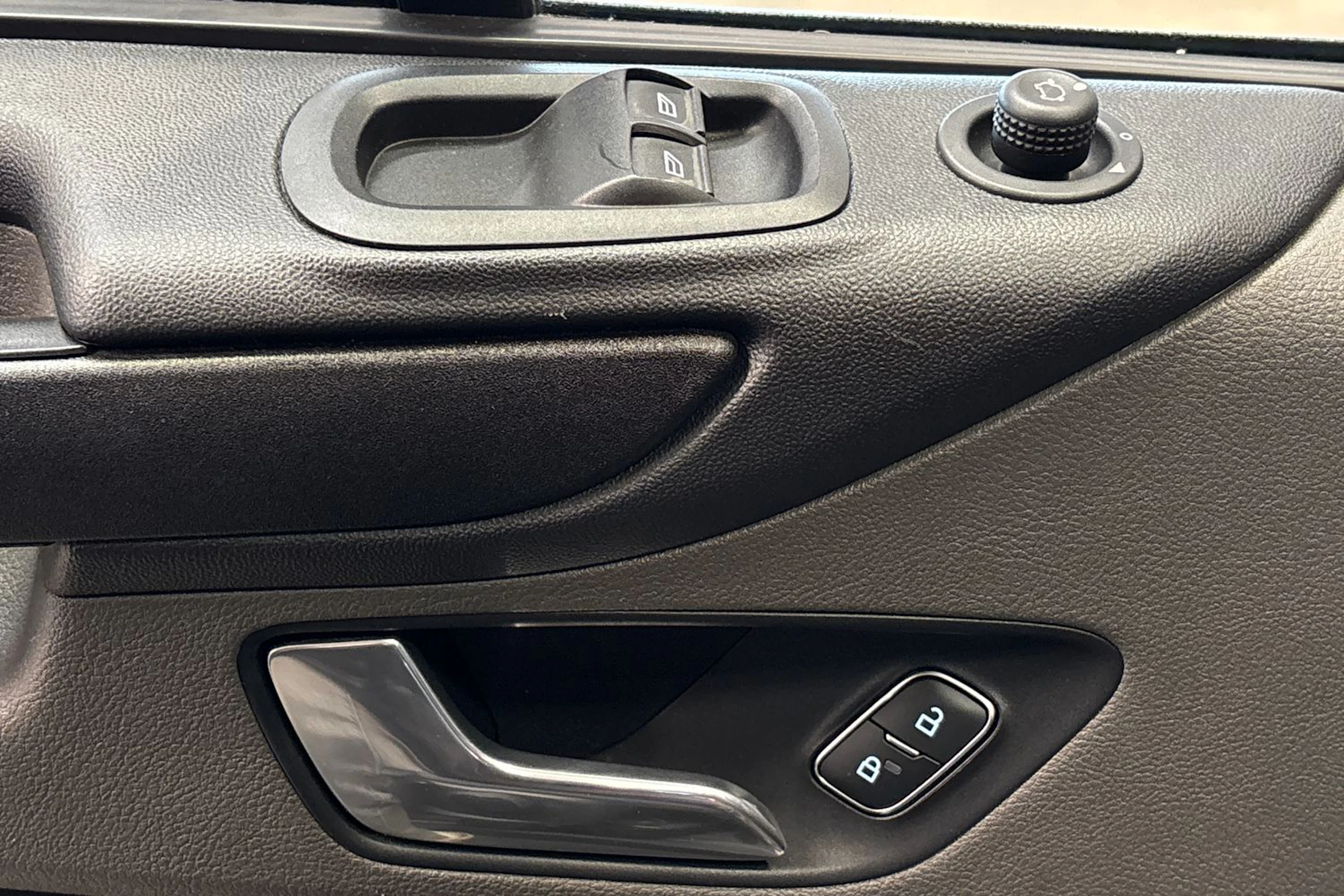 valkoinen Ford Transit Custom 2020 kuva 13.