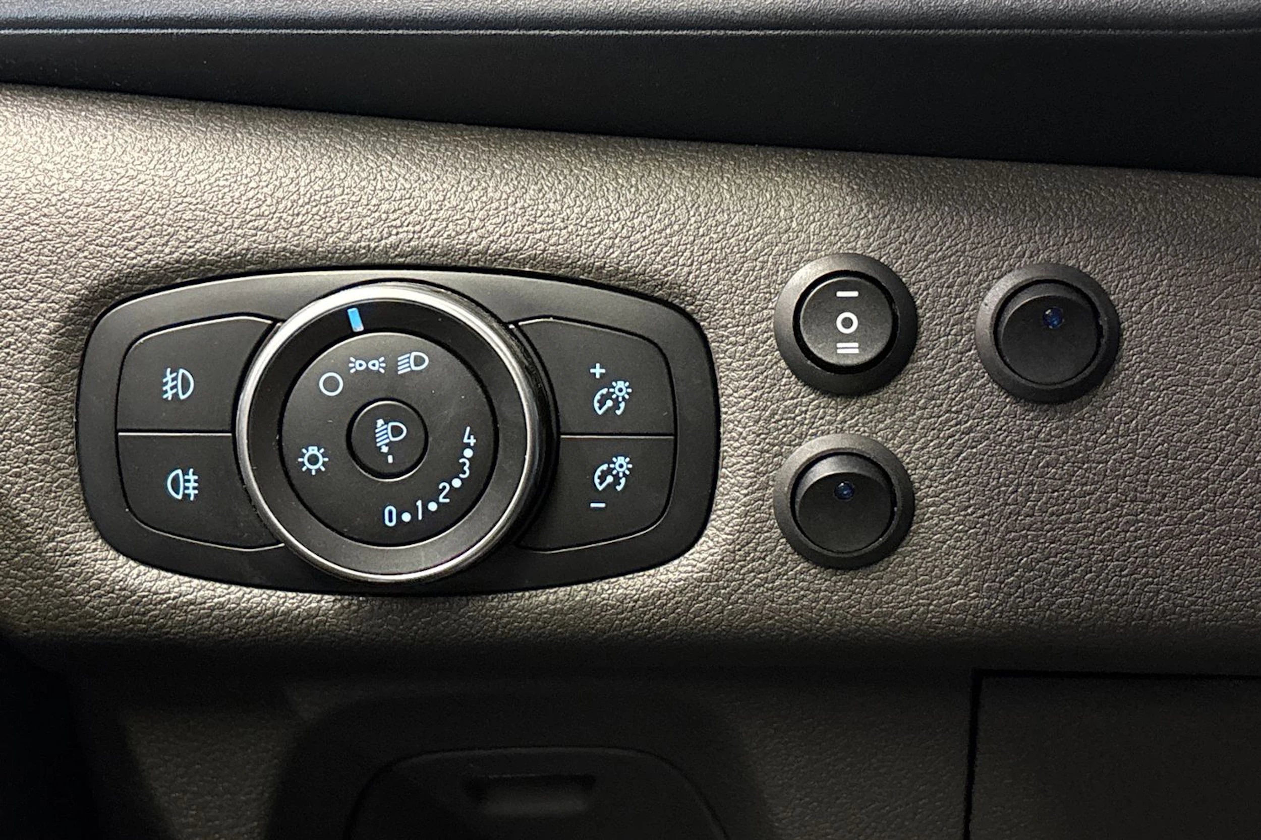 valkoinen Ford Transit Custom 2020 kuva 15.