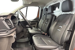 oranssi Ford Transit Custom 2021 kuva 8.