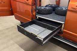 oranssi Ford Transit Custom 2021 kuva 23.