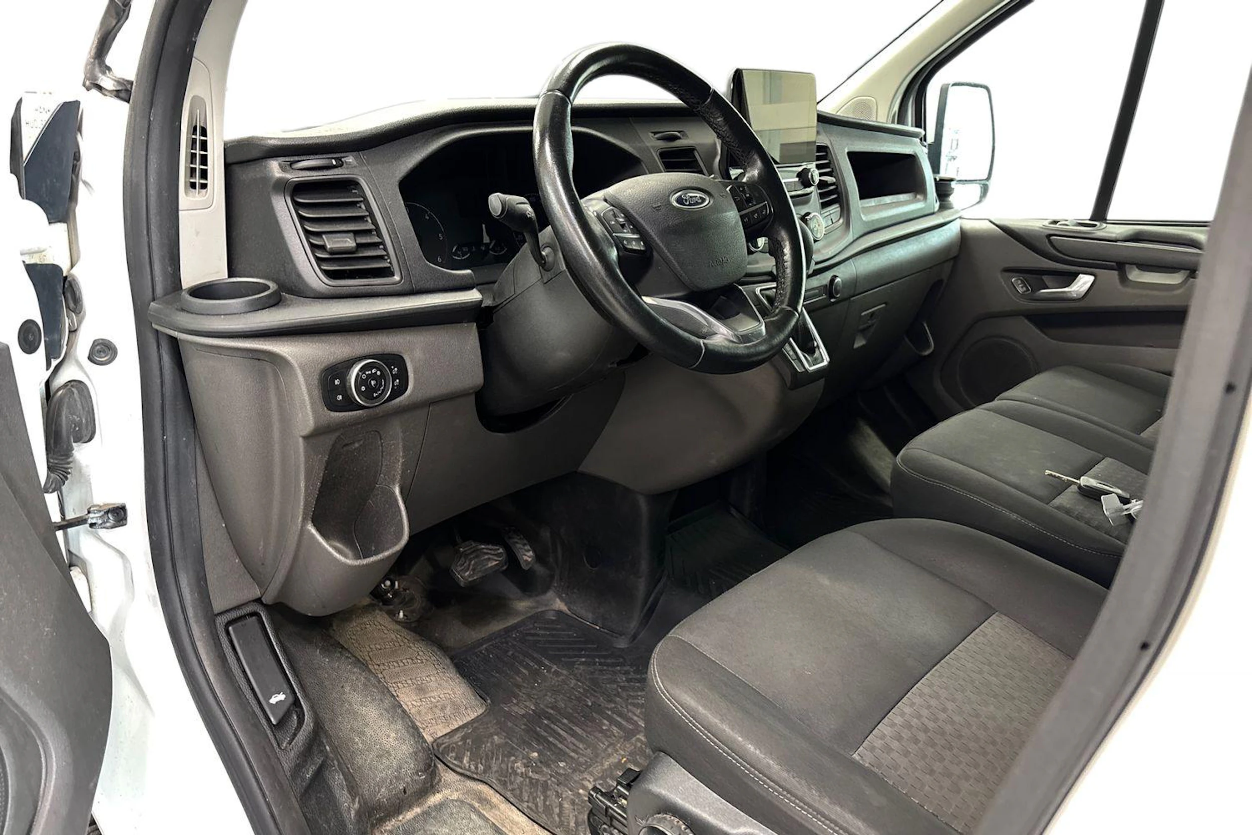 valkoinen Ford Transit Custom 2021 kuva 3.
