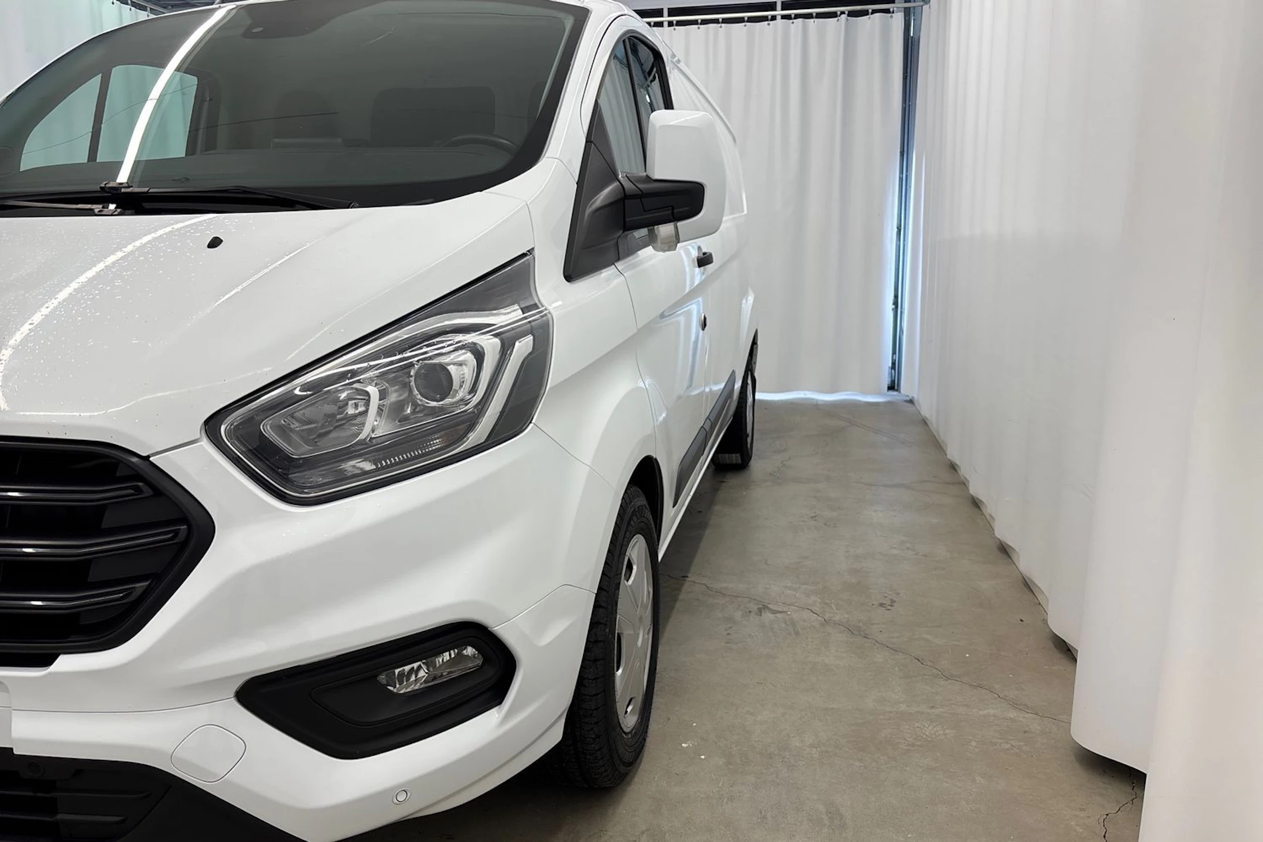 valkoinen Ford Transit Custom 2021 kuva 13.