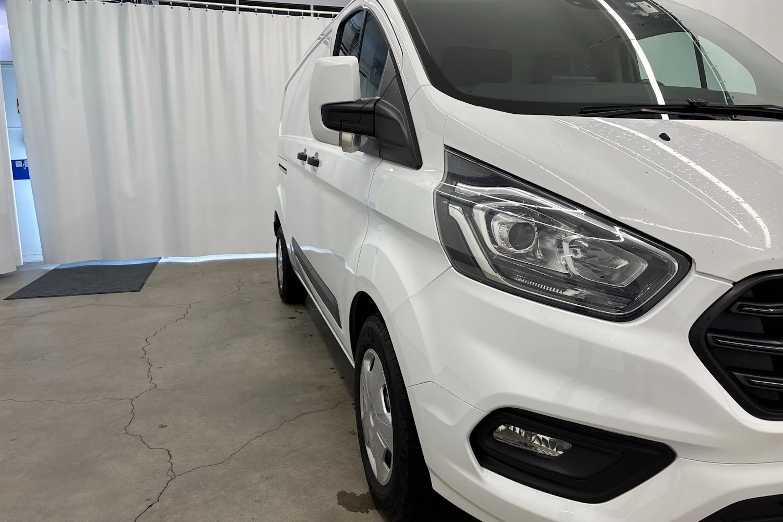valkoinen Ford Transit Custom 2021 kuva 15.