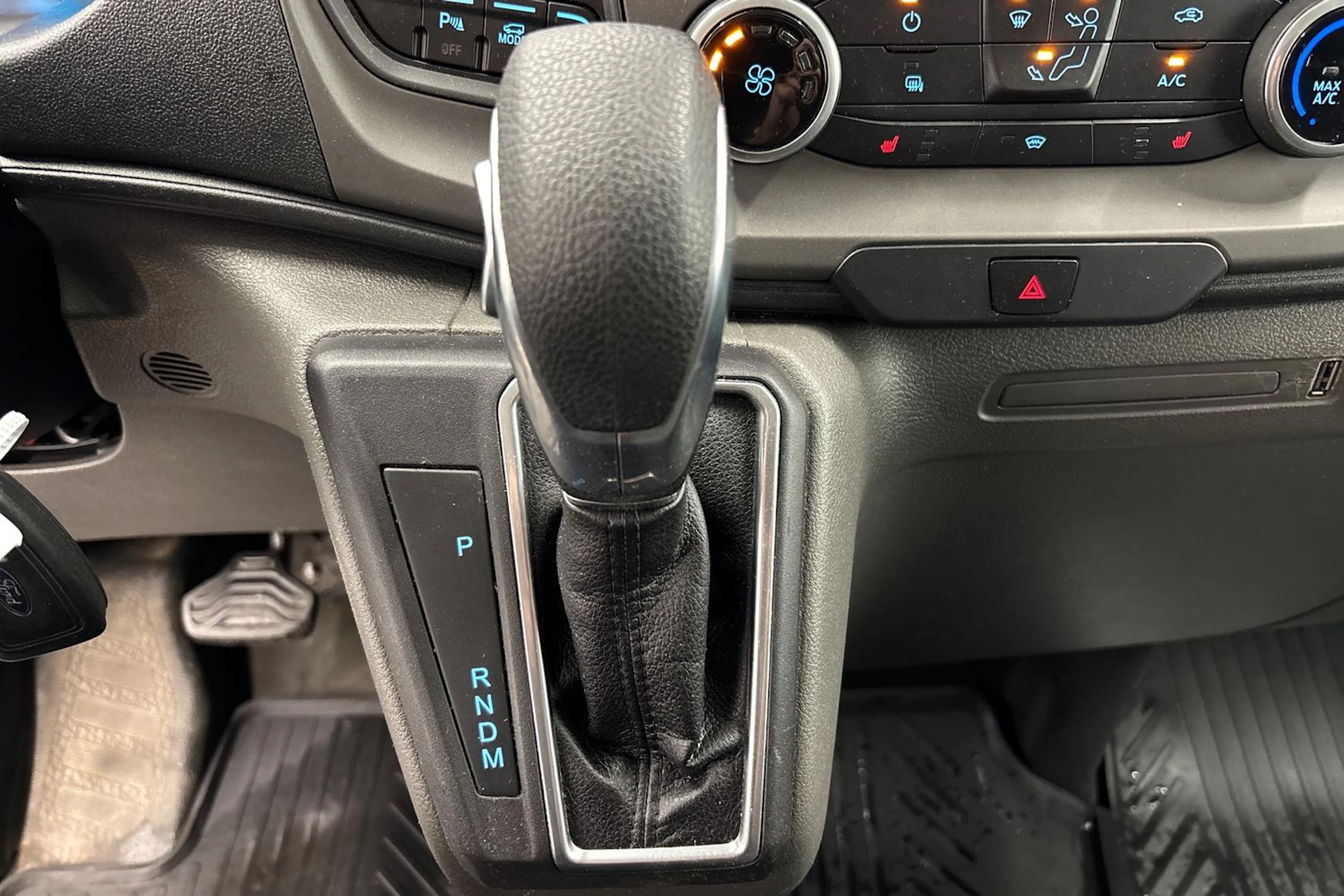 valkoinen Ford Transit Custom 2021 kuva 24.