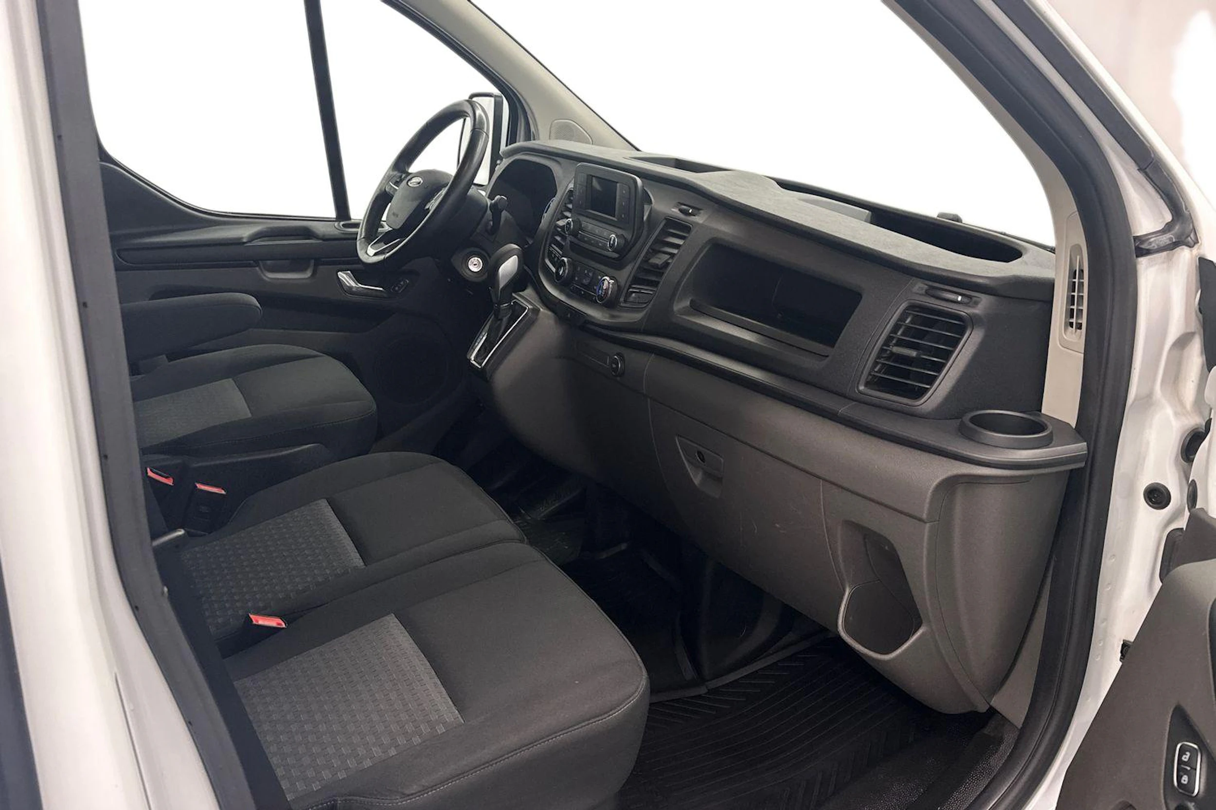 valkoinen Ford Transit Custom 2021 kuva 8.