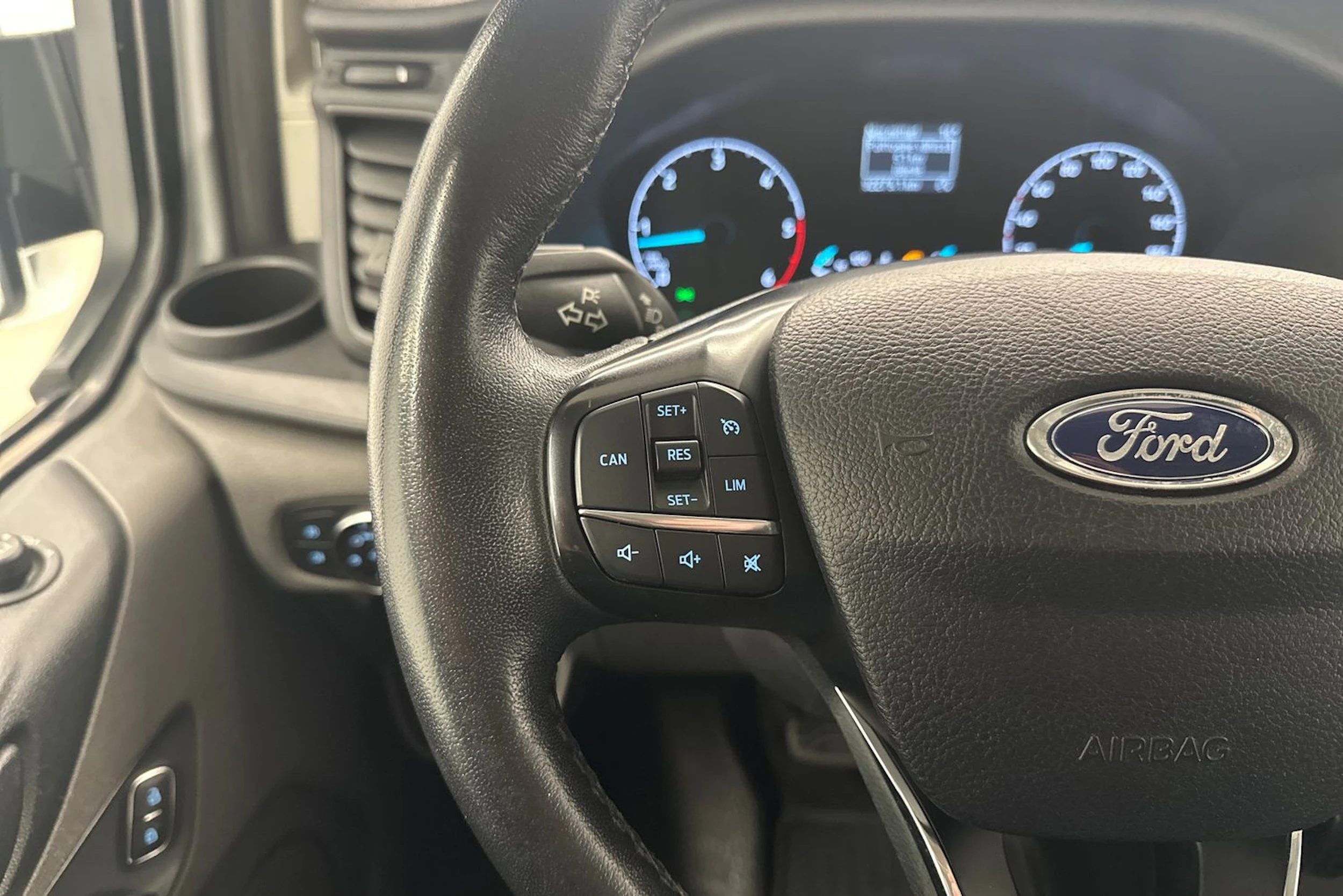 valkoinen Ford Transit Custom 2021 kuva 12.