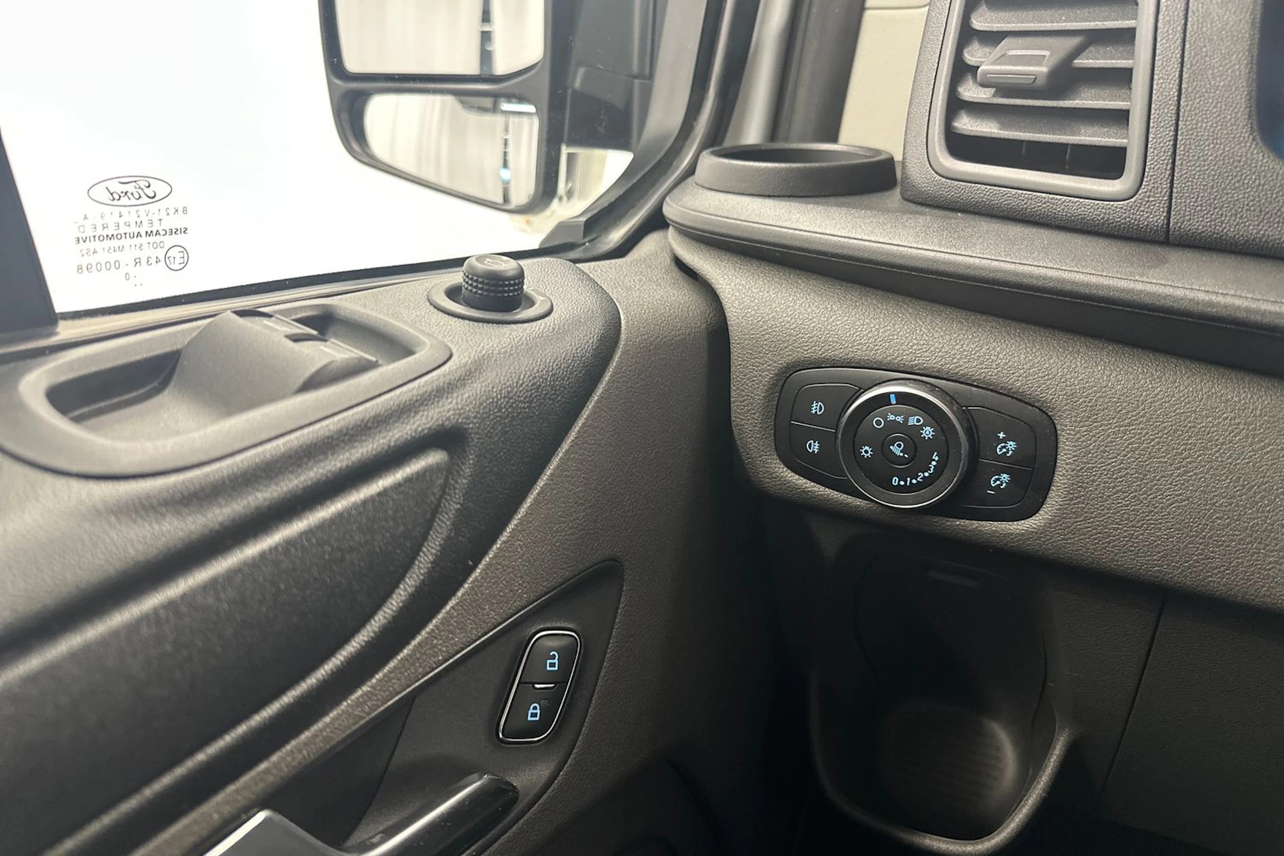 valkoinen Ford Transit Custom 2021 kuva 14.