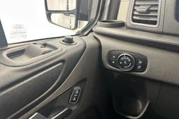 valkoinen Ford Transit Custom 2021 kuva 14.
