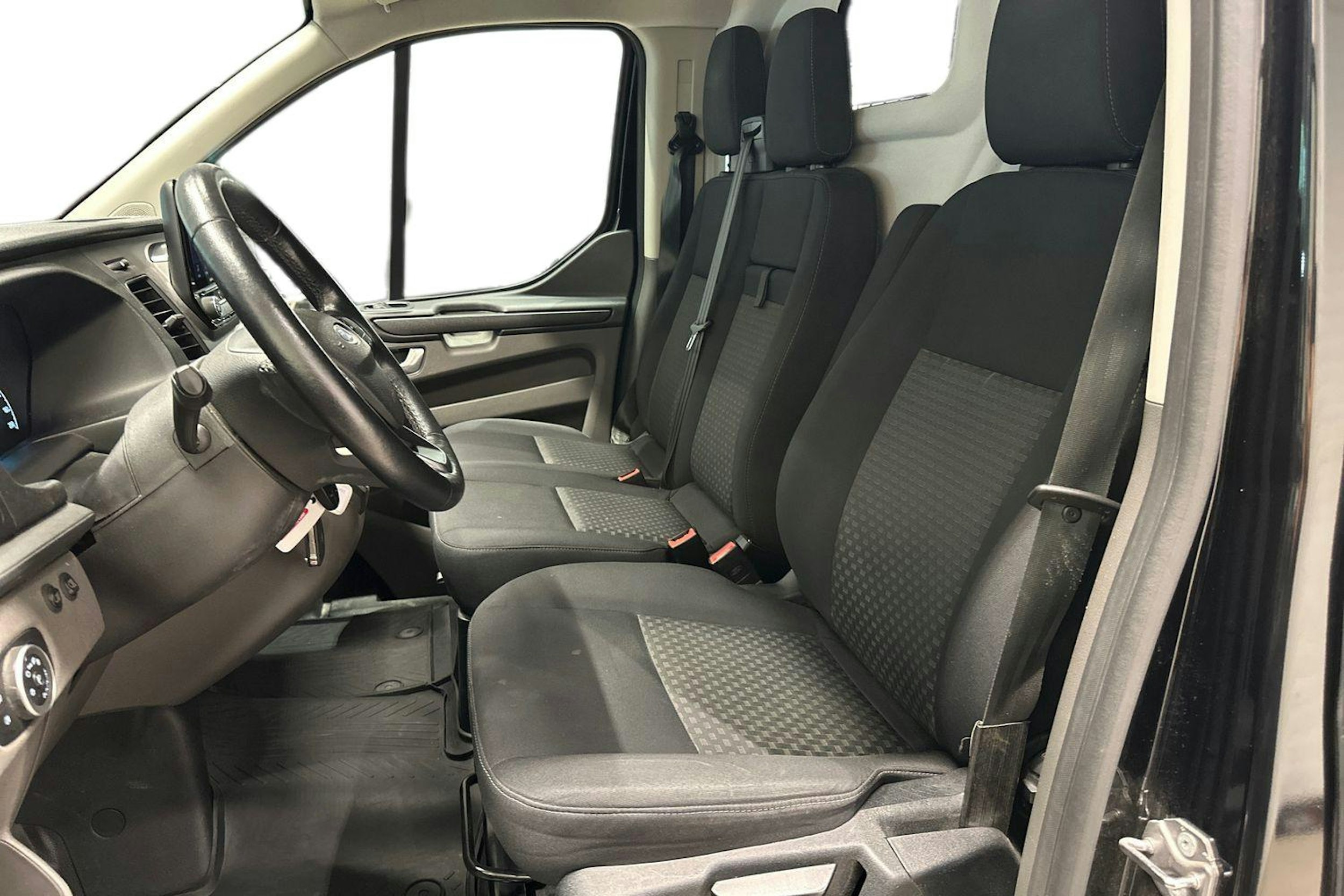 Musta Ford Transit Custom 2021 kuva 10.