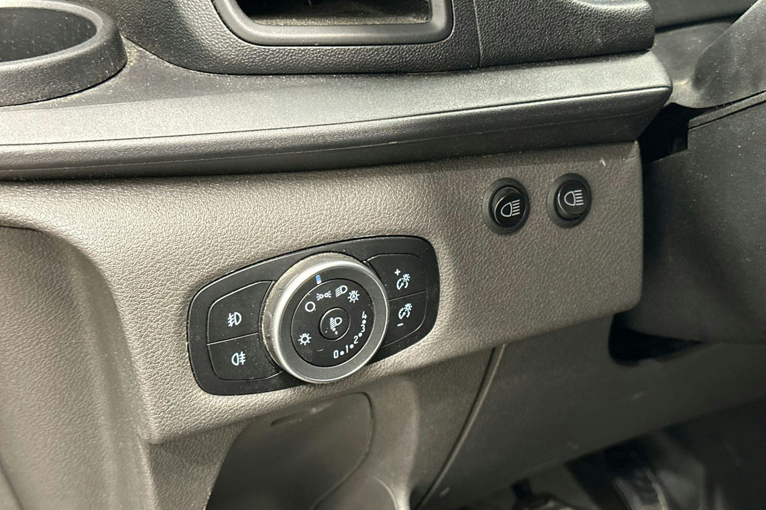 Musta Ford Transit Custom 2021 kuva 15.