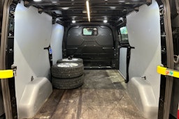 Musta Ford Transit Custom 2021 kuva 30.