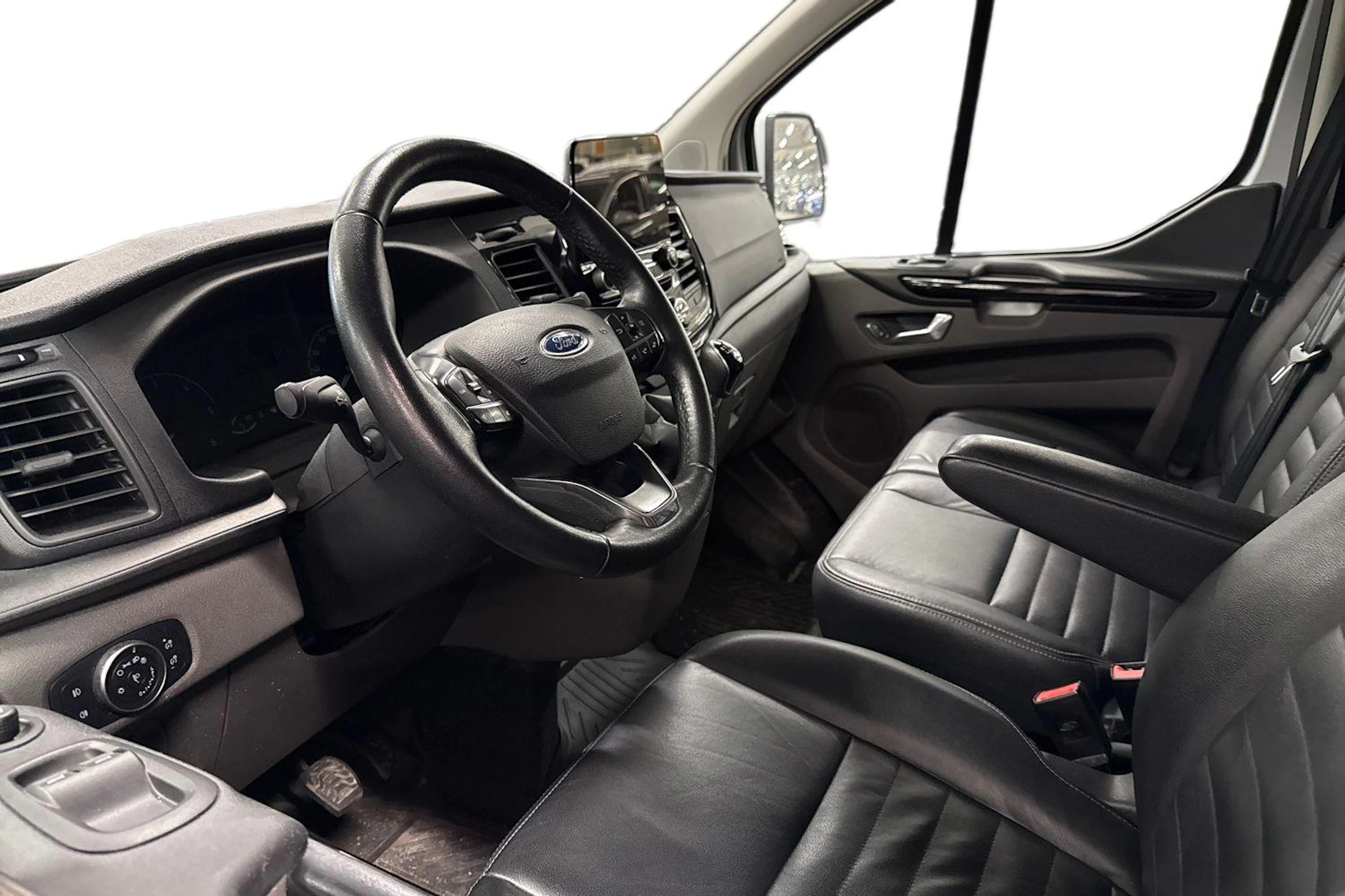Valkoinen Ford Transit Custom 2021 kuva 3.