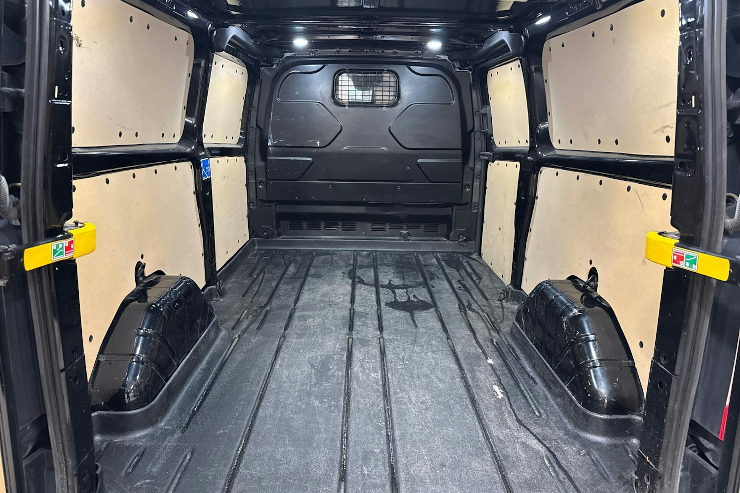 musta Ford Transit Custom 2021 kuva 15.