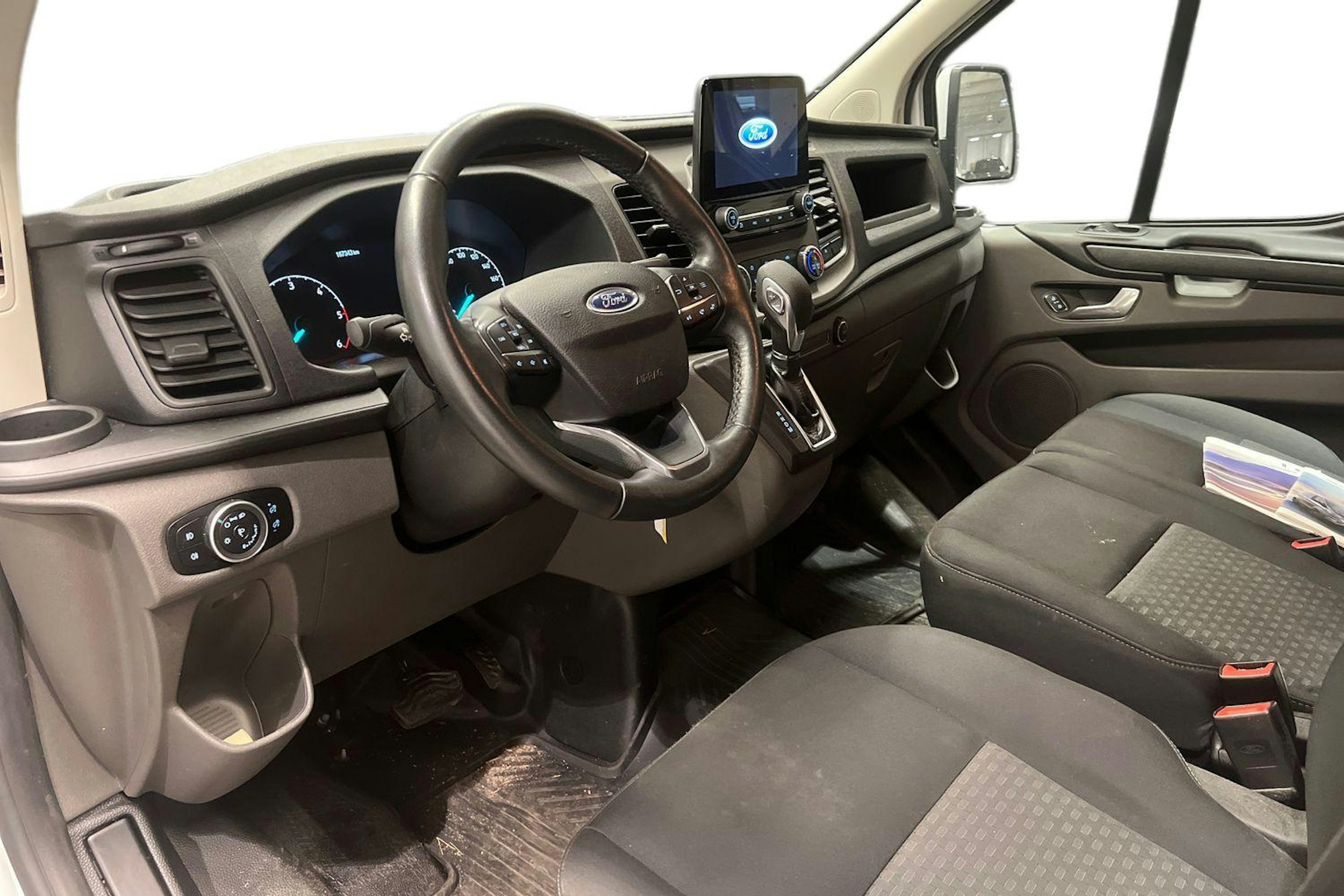 valkoinen Ford Transit Custom 2021 kuva 3.