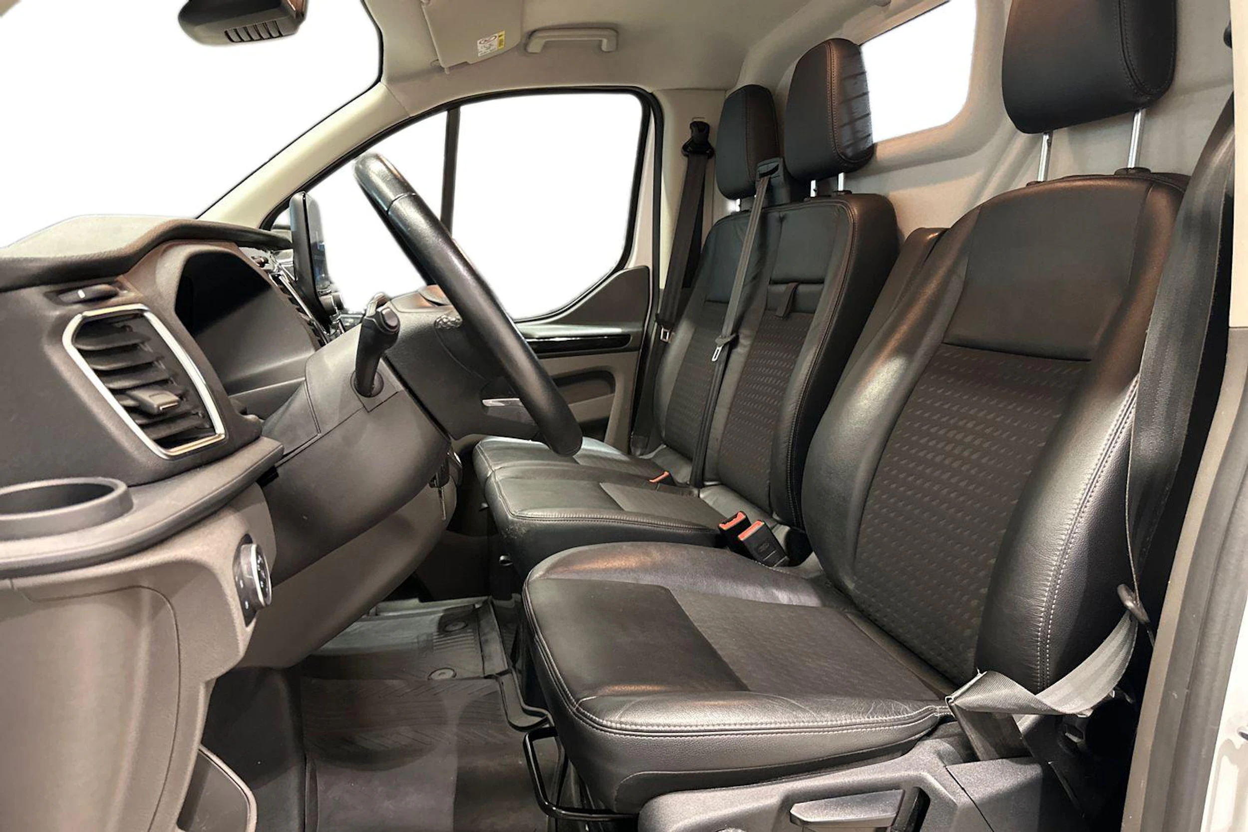 valkoinen Ford Transit Custom 2021 kuva 8.