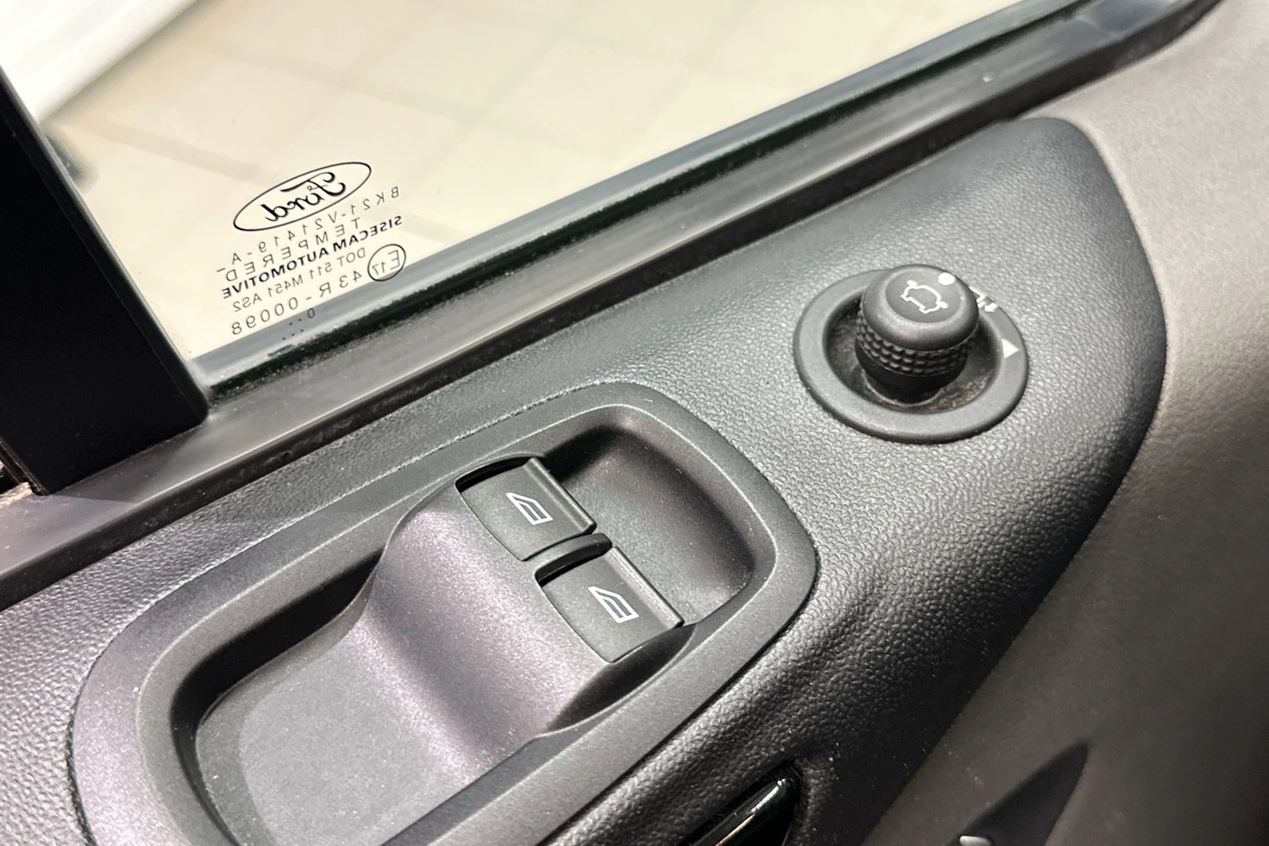 valkoinen Ford Transit Custom 2021 kuva 11.