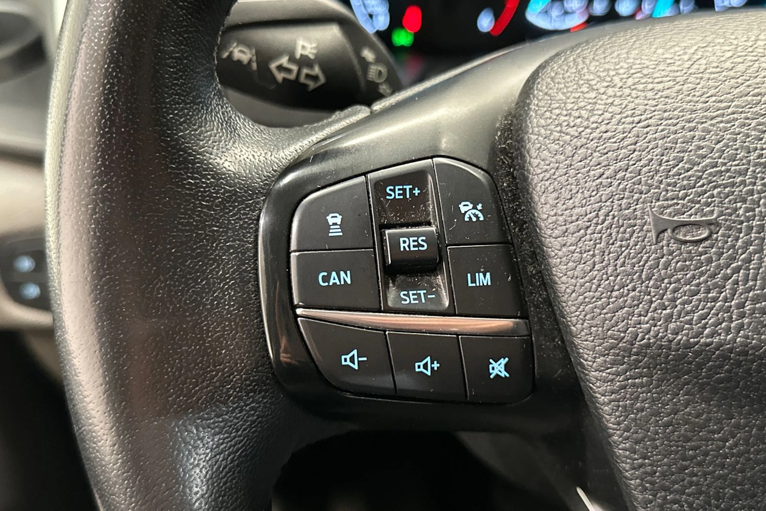 valkoinen Ford Transit Custom 2021 kuva 13.