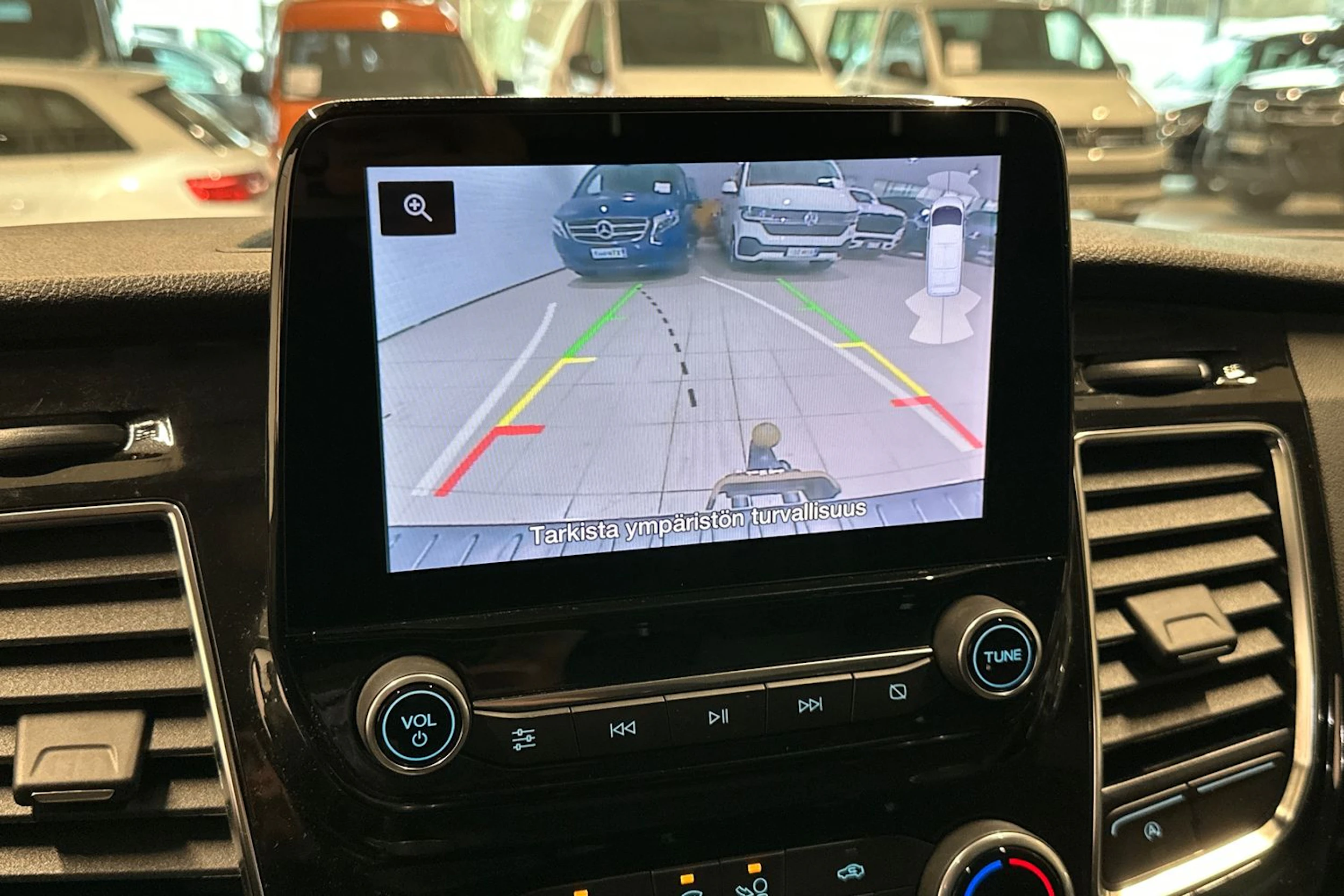 valkoinen Ford Transit Custom 2021 kuva 18.