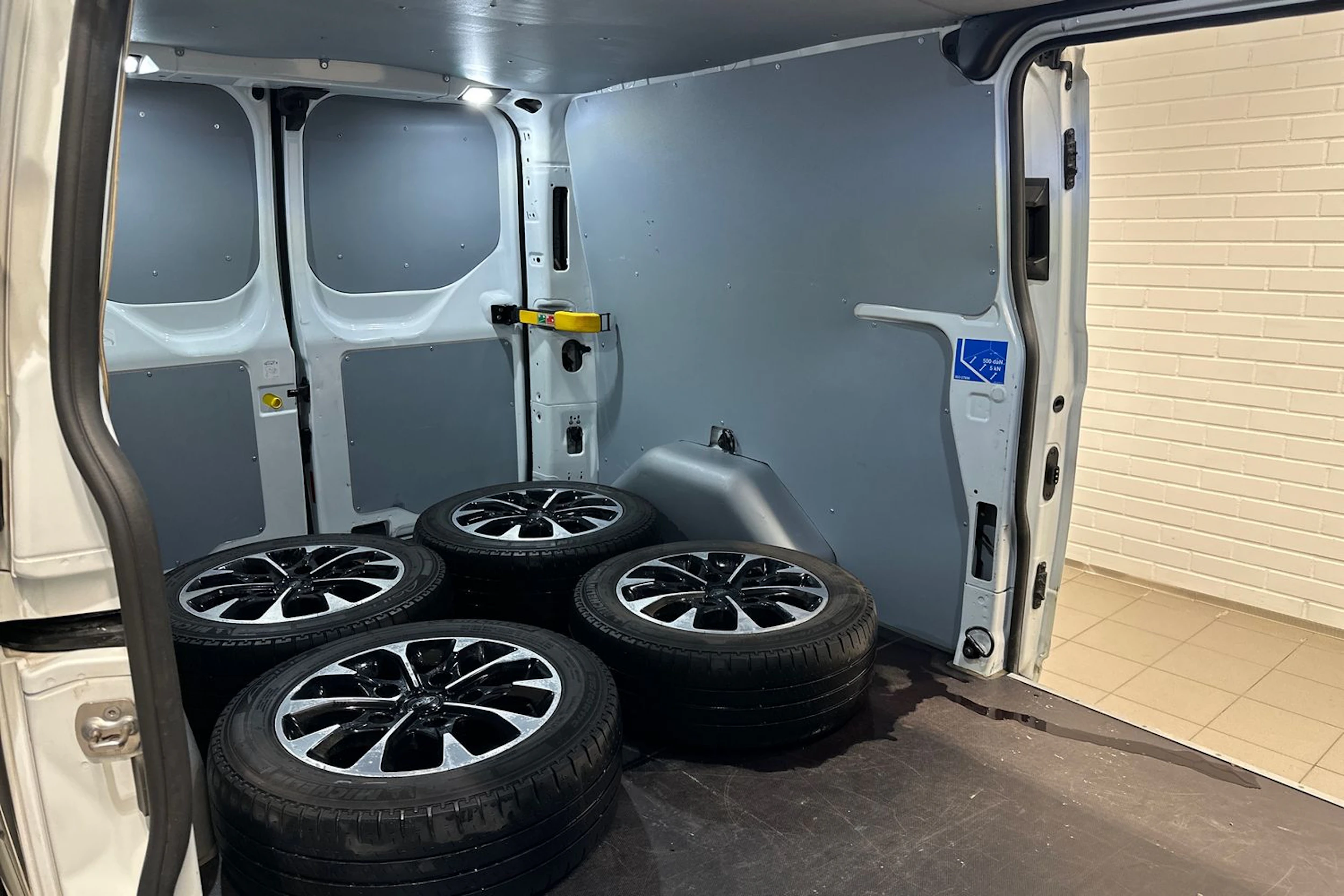 valkoinen Ford Transit Custom 2021 kuva 22.