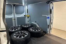 valkoinen Ford Transit Custom 2021 kuva 22.