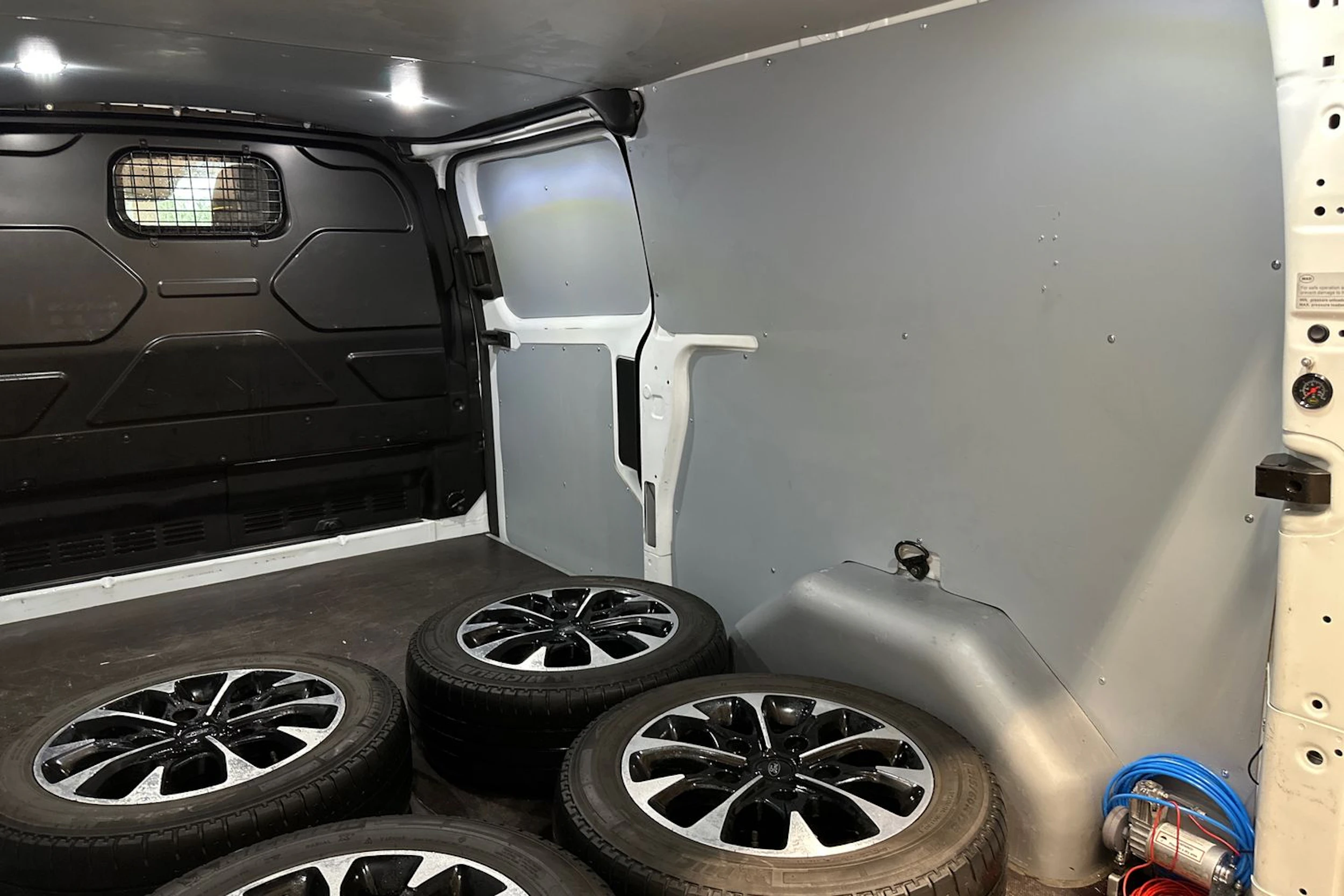 valkoinen Ford Transit Custom 2021 kuva 29.