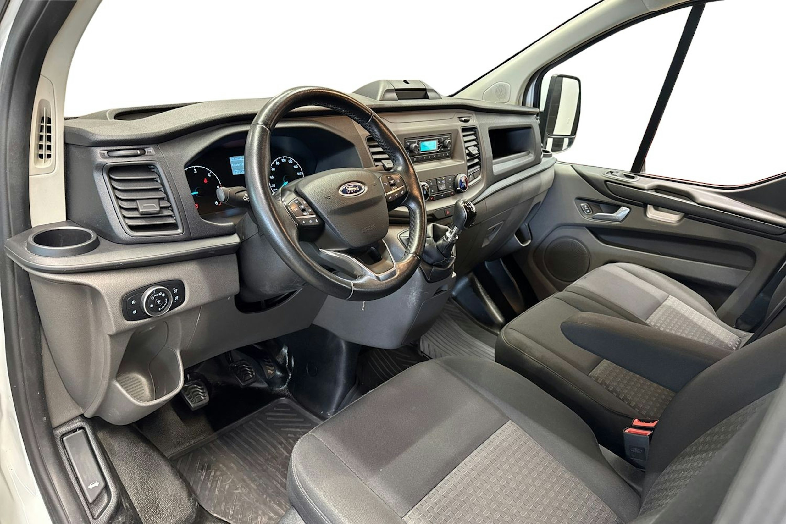 valkoinen Ford Transit Custom 2021 kuva 7.