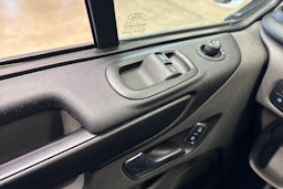 valkoinen Ford Transit Custom 2021 kuva 13.