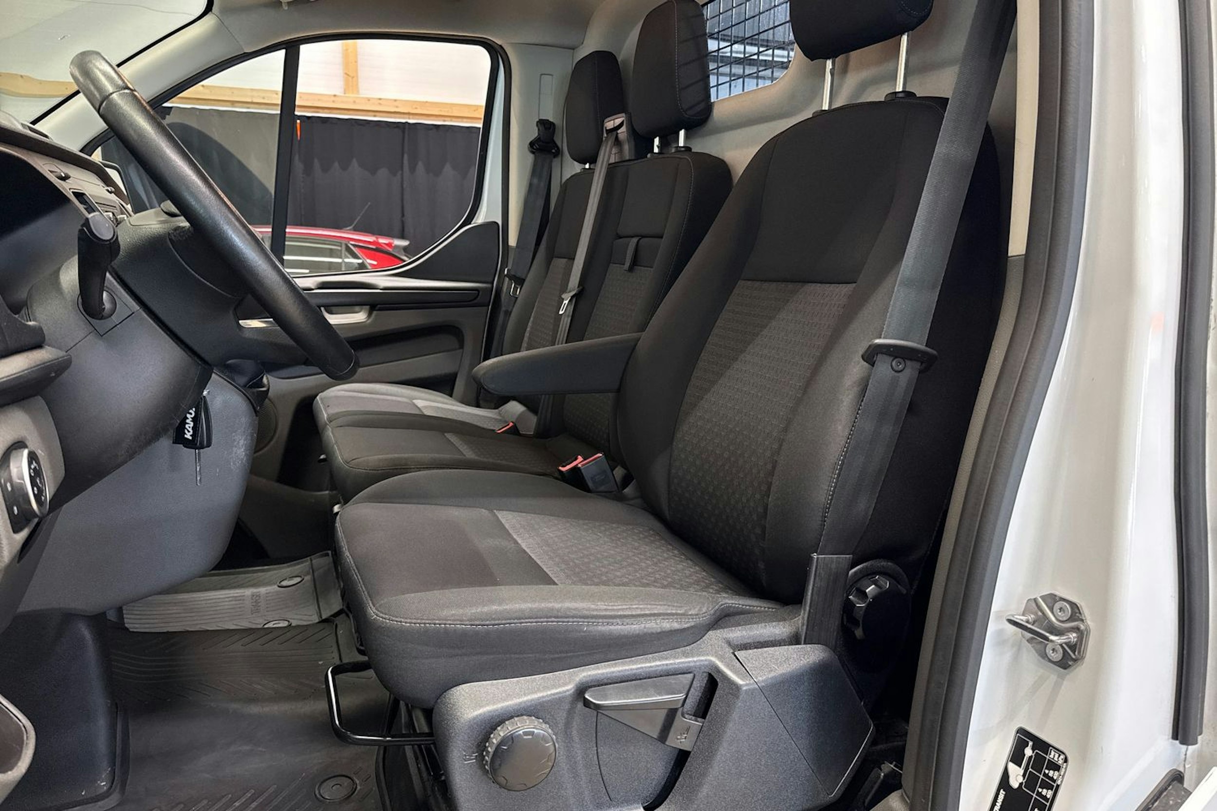 valkoinen Ford Transit Custom 2021 kuva 20.